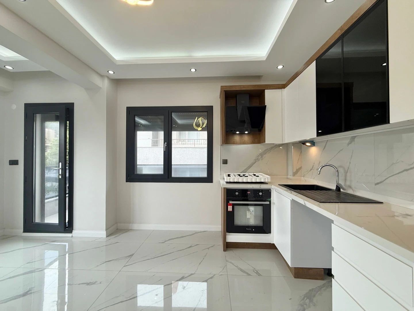ツ YÜKSEL'DEN HUZURLA OTURACAĞINIZ DENİZE 50 M 2+1 SIFIR DAİRE ツ