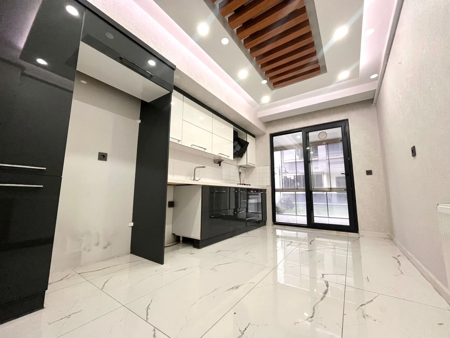 彡YÜKSELDEN CENNETAYAĞINDA SİTE İÇİNDE ULTRA GENİŞ 3+1 LÜX DAİRE彡