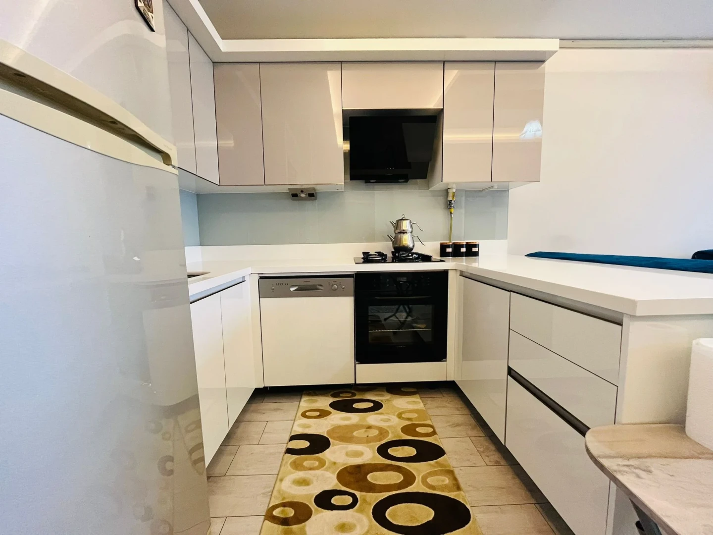 YÜKSELDEN "ÖN CEPHE ARA KAT" FULL EŞYALI KOMBİLİ LÜX 1+1 DAİRE