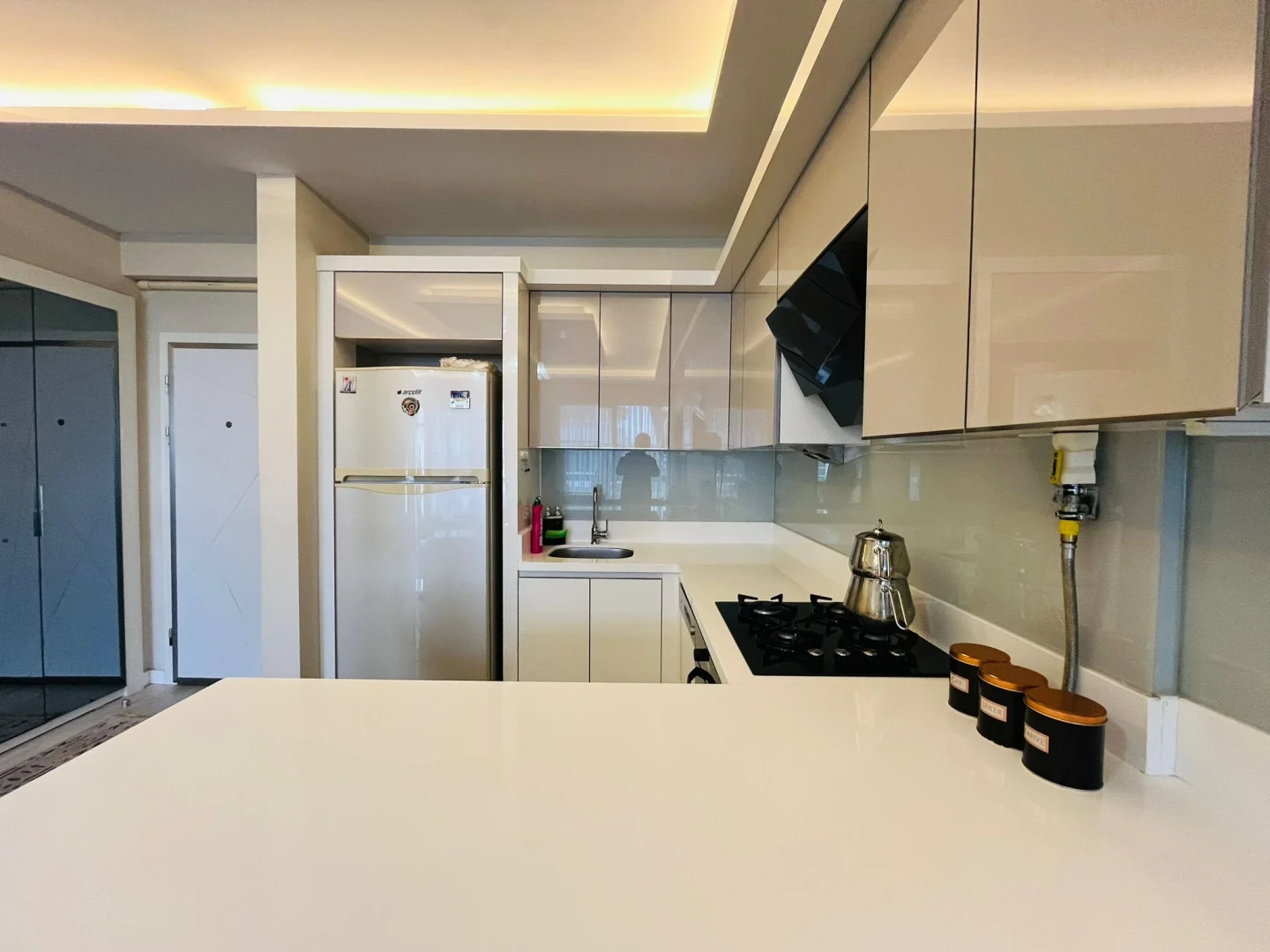YÜKSELDEN "ÖN CEPHE ARA KAT" FULL EŞYALI KOMBİLİ LÜX 1+1 DAİRE