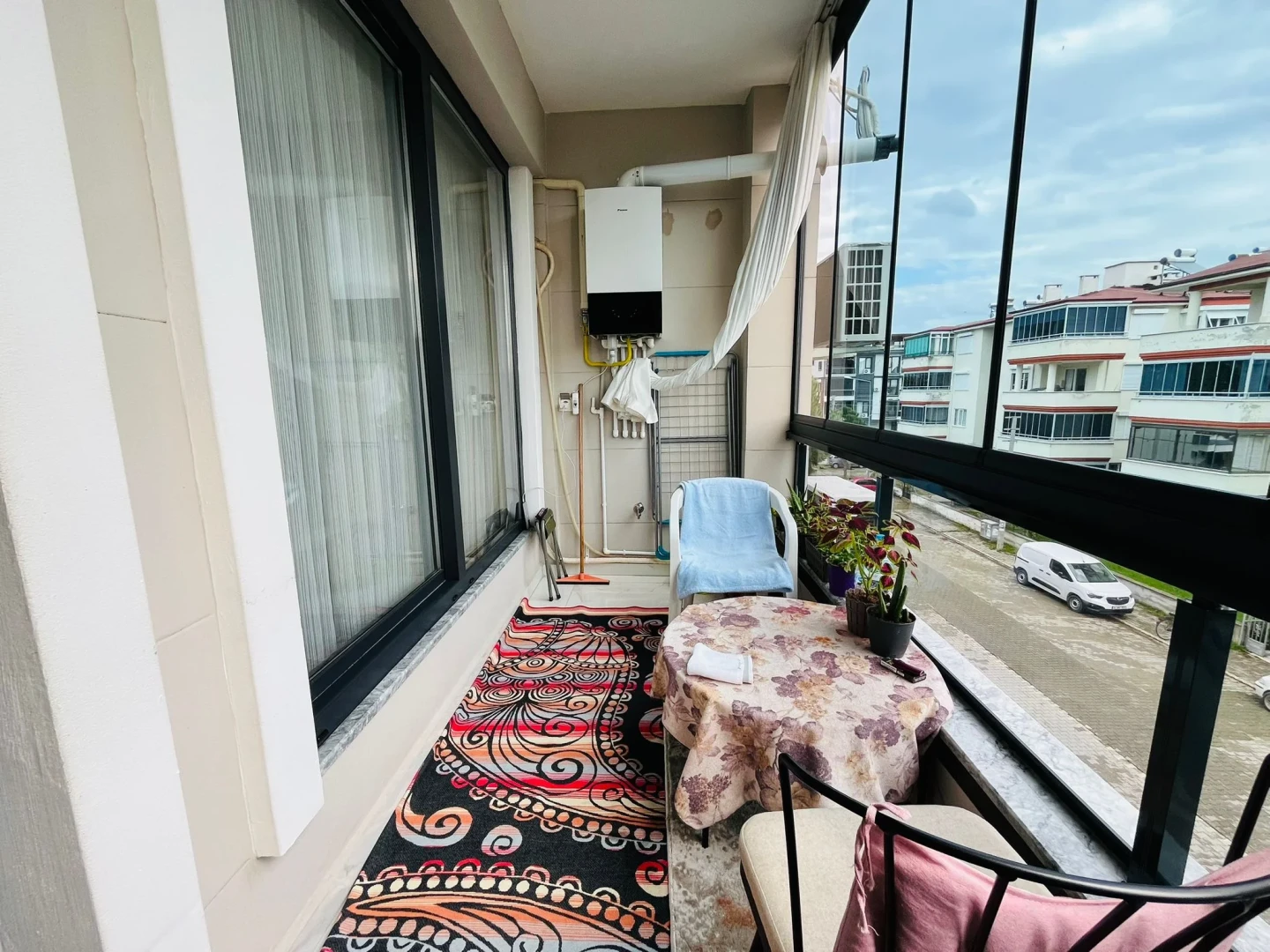 YÜKSELDEN "ÖN CEPHE ARA KAT" FULL EŞYALI KOMBİLİ LÜX 1+1 DAİRE