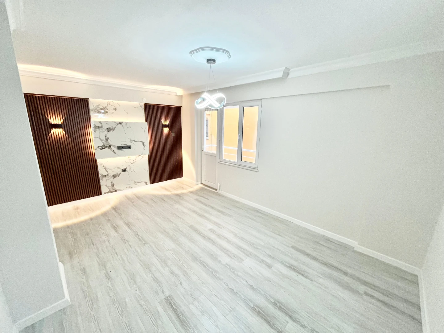 YÜKSELDEN AKÇAY MERKEZDE AYRI MUTFAK ŞIK TASARIM FIRSAT 2+1DAİRE