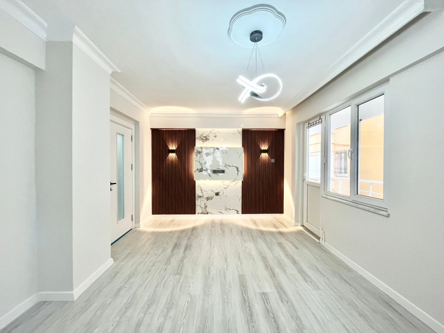 YÜKSELDEN AKÇAY MERKEZDE AYRI MUTFAK ŞIK TASARIM FIRSAT 2+1DAİRE