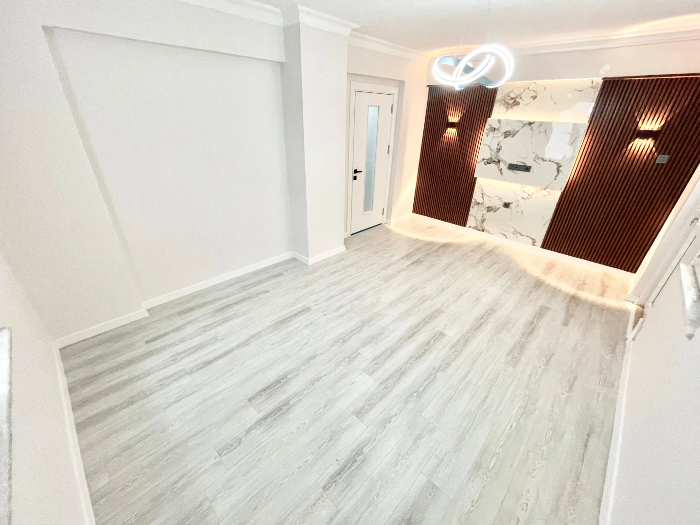 YÜKSELDEN AKÇAY MERKEZDE AYRI MUTFAK ŞIK TASARIM FIRSAT 2+1DAİRE