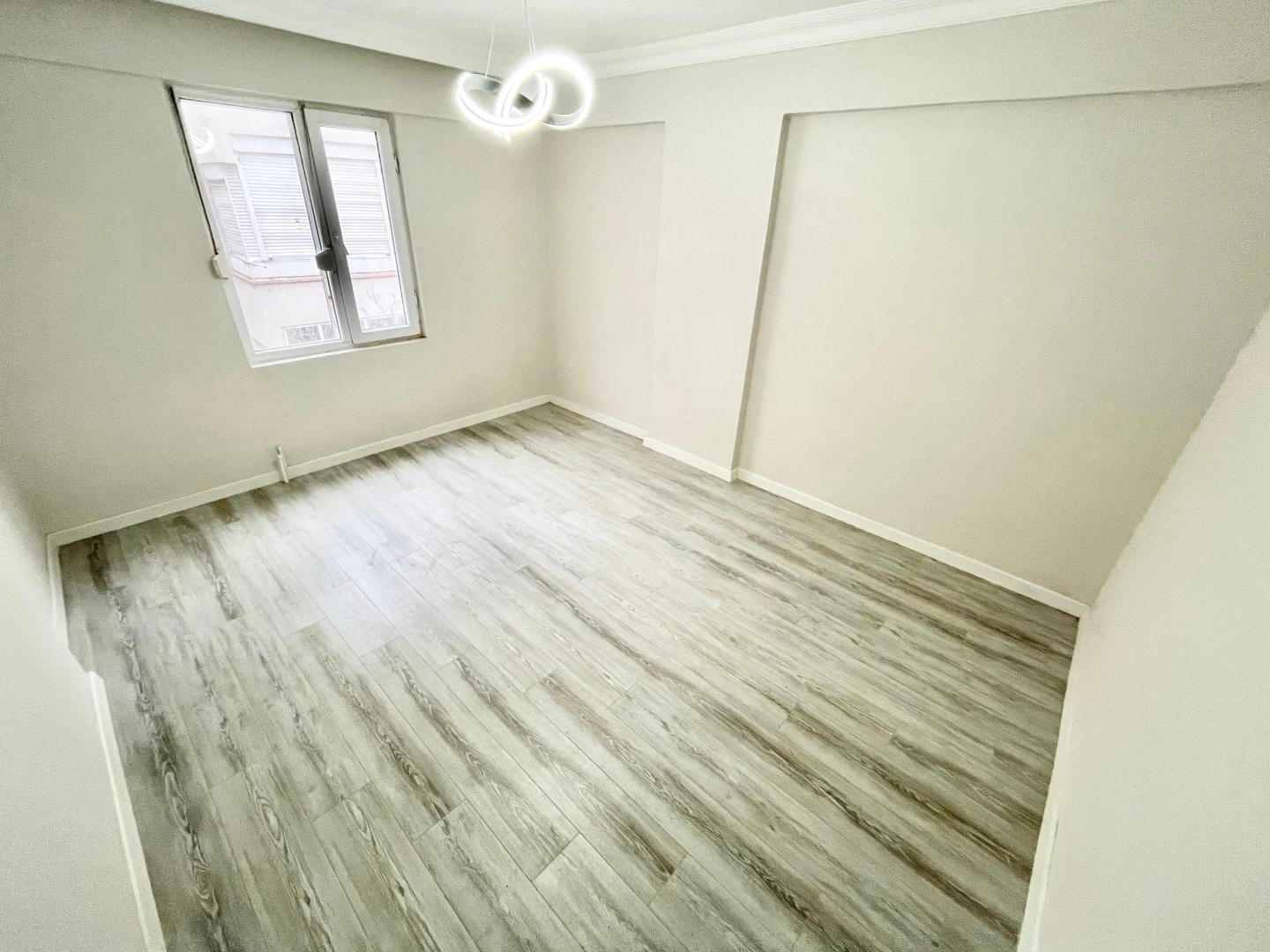 YÜKSELDEN AKÇAY MERKEZDE AYRI MUTFAK ŞIK TASARIM FIRSAT 2+1DAİRE