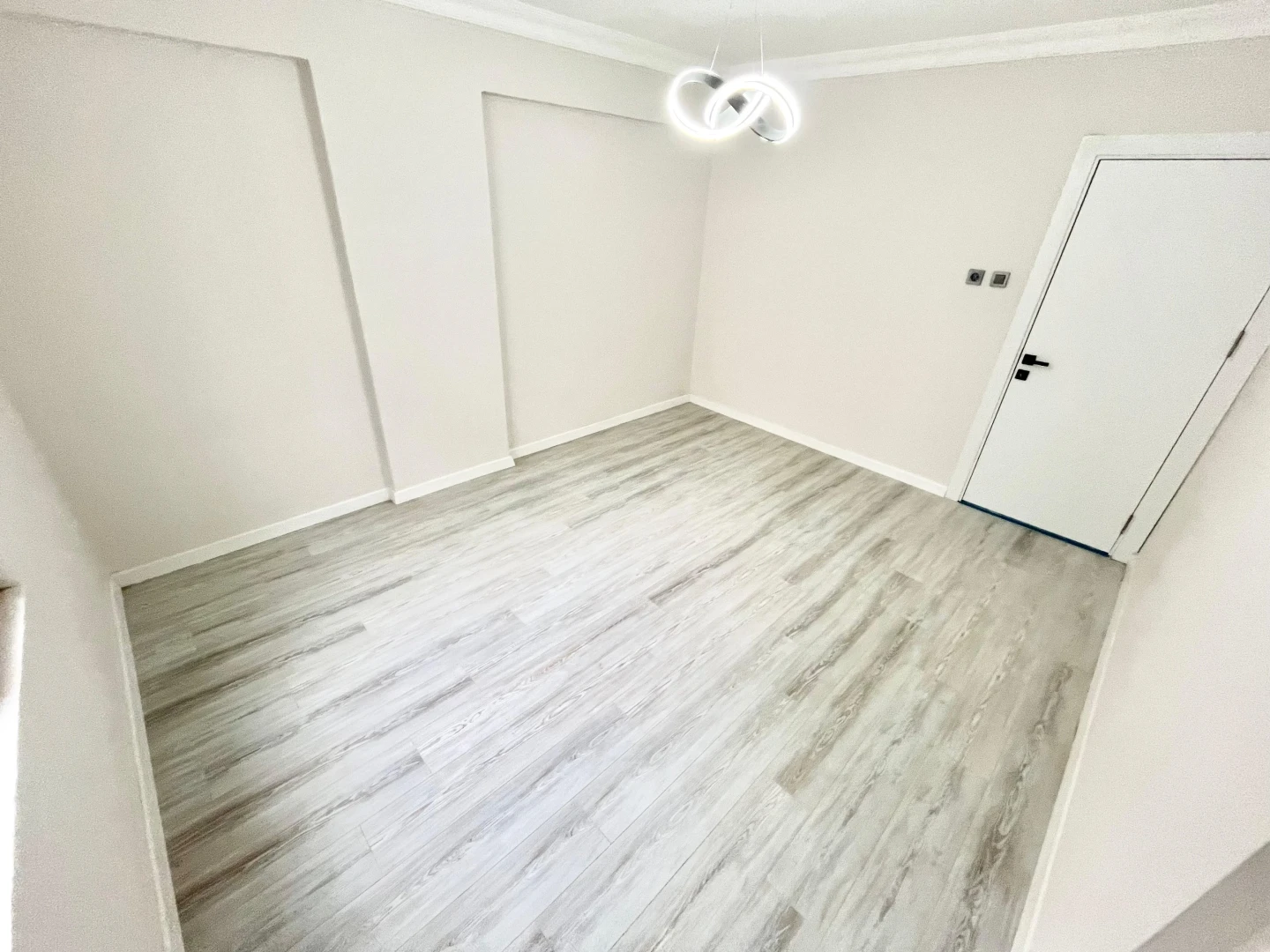 YÜKSELDEN AKÇAY MERKEZDE AYRI MUTFAK ŞIK TASARIM FIRSAT 2+1DAİRE
