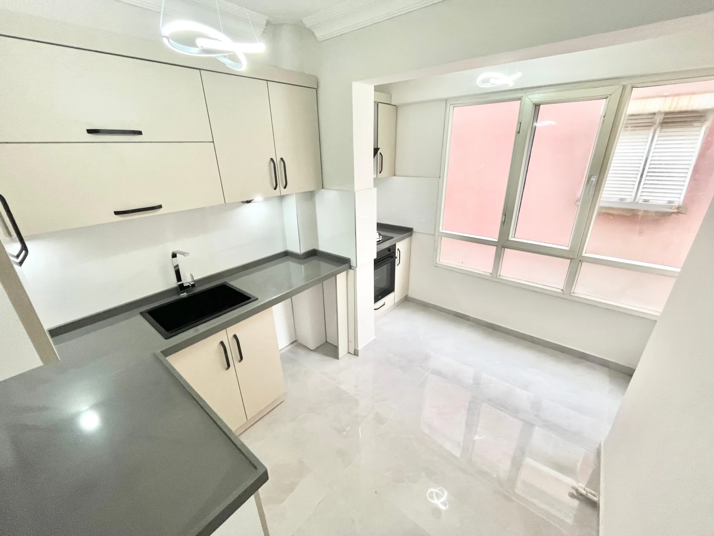 YÜKSELDEN AKÇAY MERKEZDE AYRI MUTFAK ŞIK TASARIM FIRSAT 2+1DAİRE