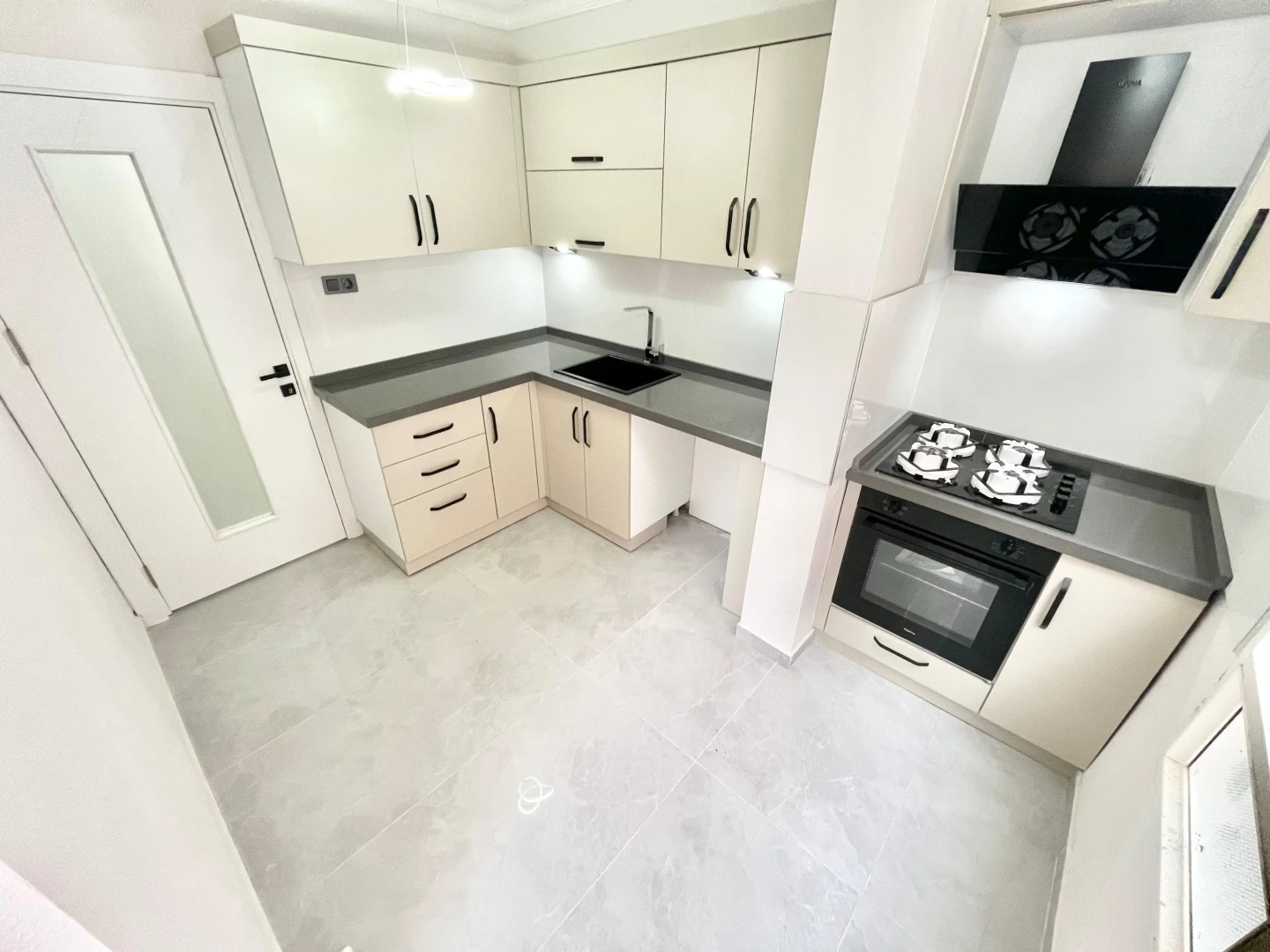 YÜKSELDEN AKÇAY MERKEZDE AYRI MUTFAK ŞIK TASARIM FIRSAT 2+1DAİRE