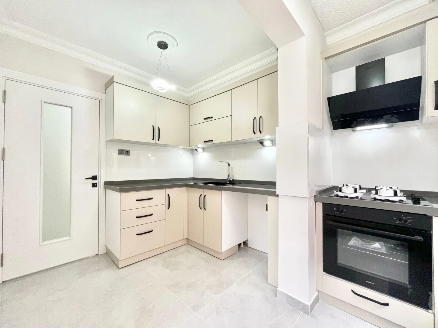 YÜKSELDEN AKÇAY MERKEZDE AYRI MUTFAK ŞIK TASARIM FIRSAT 2+1DAİRE