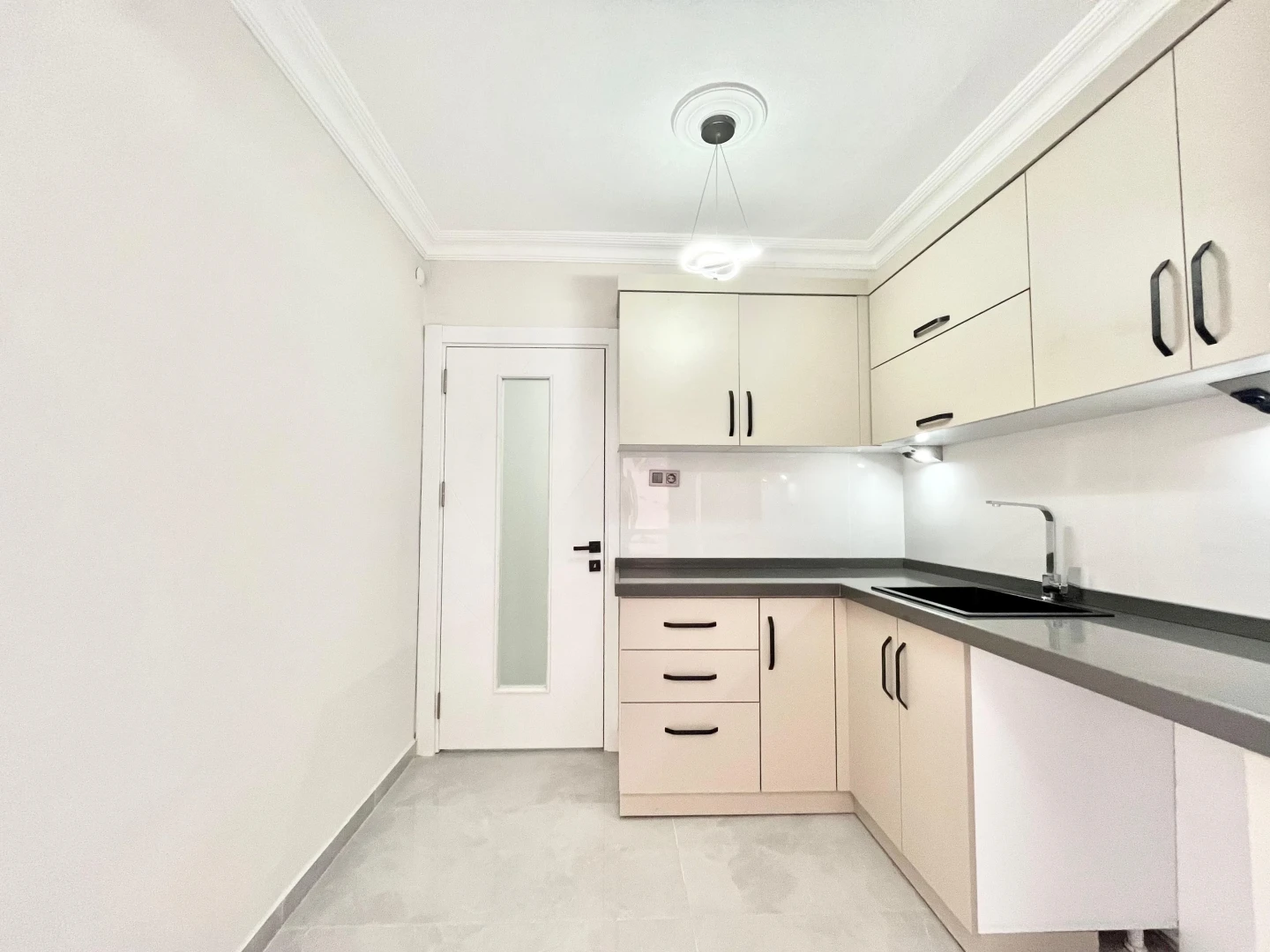 YÜKSELDEN AKÇAY MERKEZDE AYRI MUTFAK ŞIK TASARIM FIRSAT 2+1DAİRE