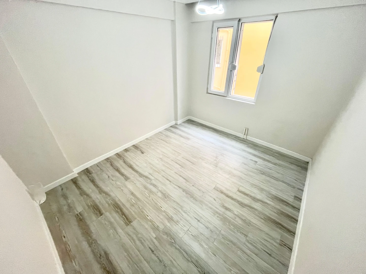 YÜKSELDEN AKÇAY MERKEZDE AYRI MUTFAK ŞIK TASARIM FIRSAT 2+1DAİRE