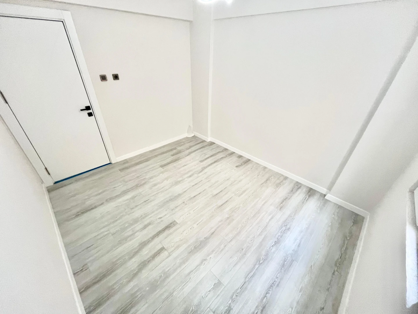 YÜKSELDEN AKÇAY MERKEZDE AYRI MUTFAK ŞIK TASARIM FIRSAT 2+1DAİRE