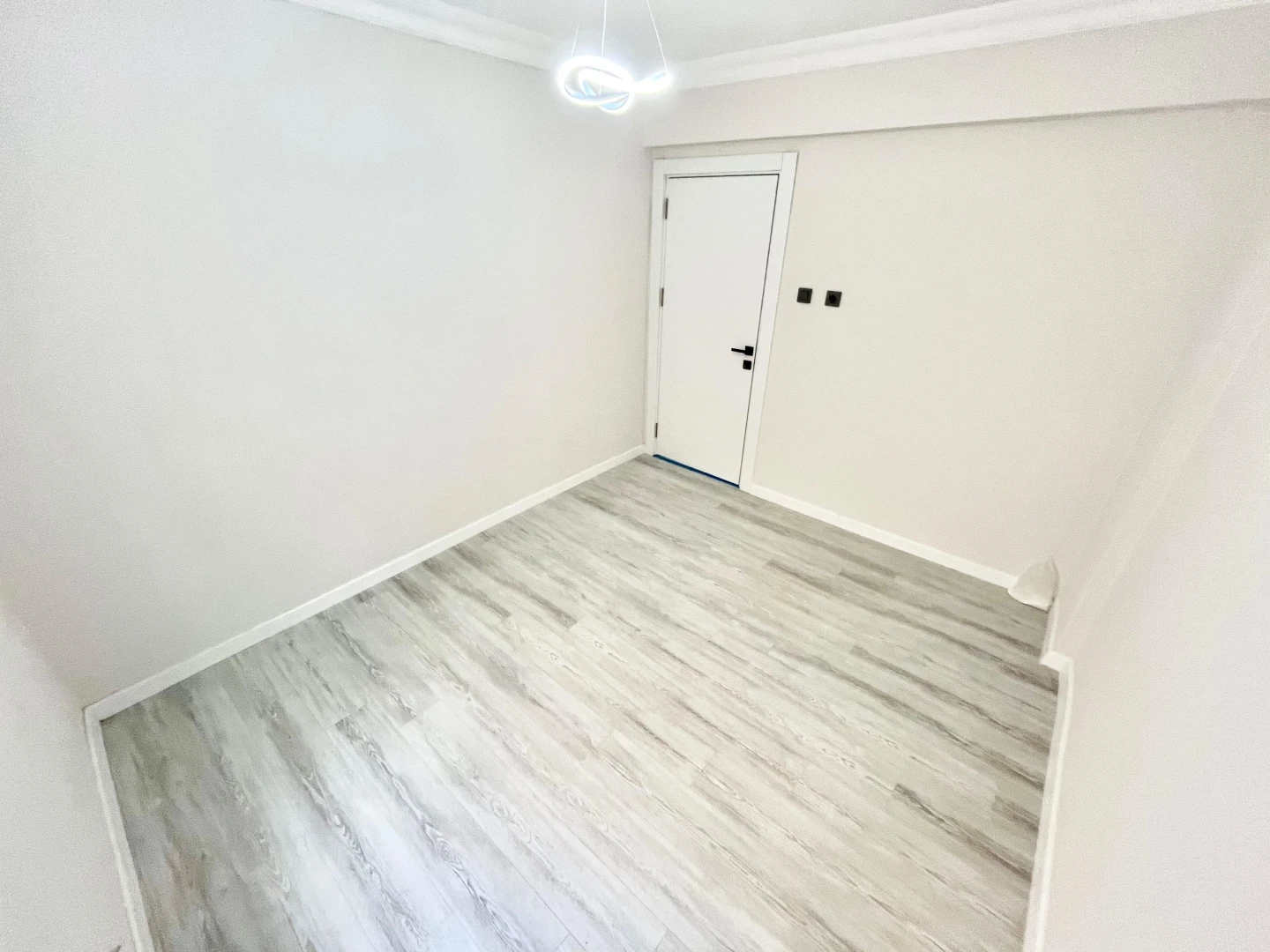 YÜKSELDEN AKÇAY MERKEZDE AYRI MUTFAK ŞIK TASARIM FIRSAT 2+1DAİRE