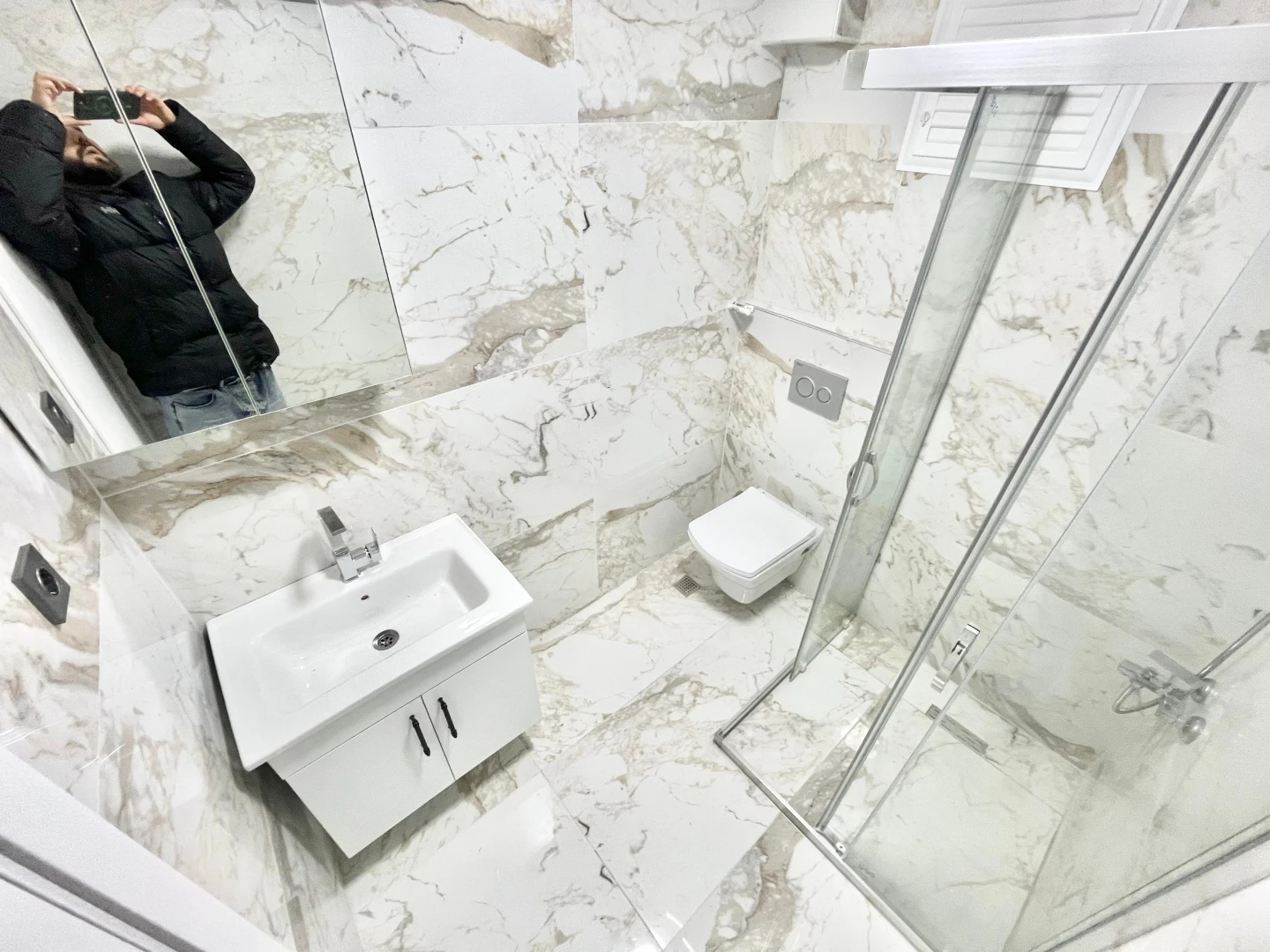 YÜKSELDEN AKÇAY MERKEZDE AYRI MUTFAK ŞIK TASARIM FIRSAT 2+1DAİRE