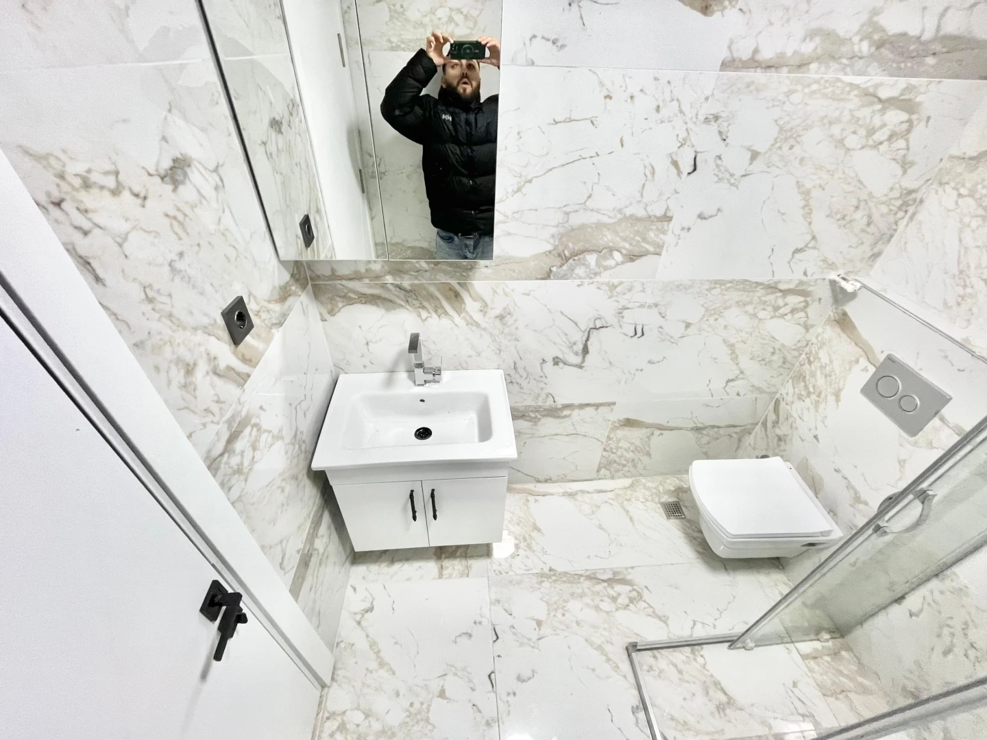 YÜKSELDEN AKÇAY MERKEZDE AYRI MUTFAK ŞIK TASARIM FIRSAT 2+1DAİRE