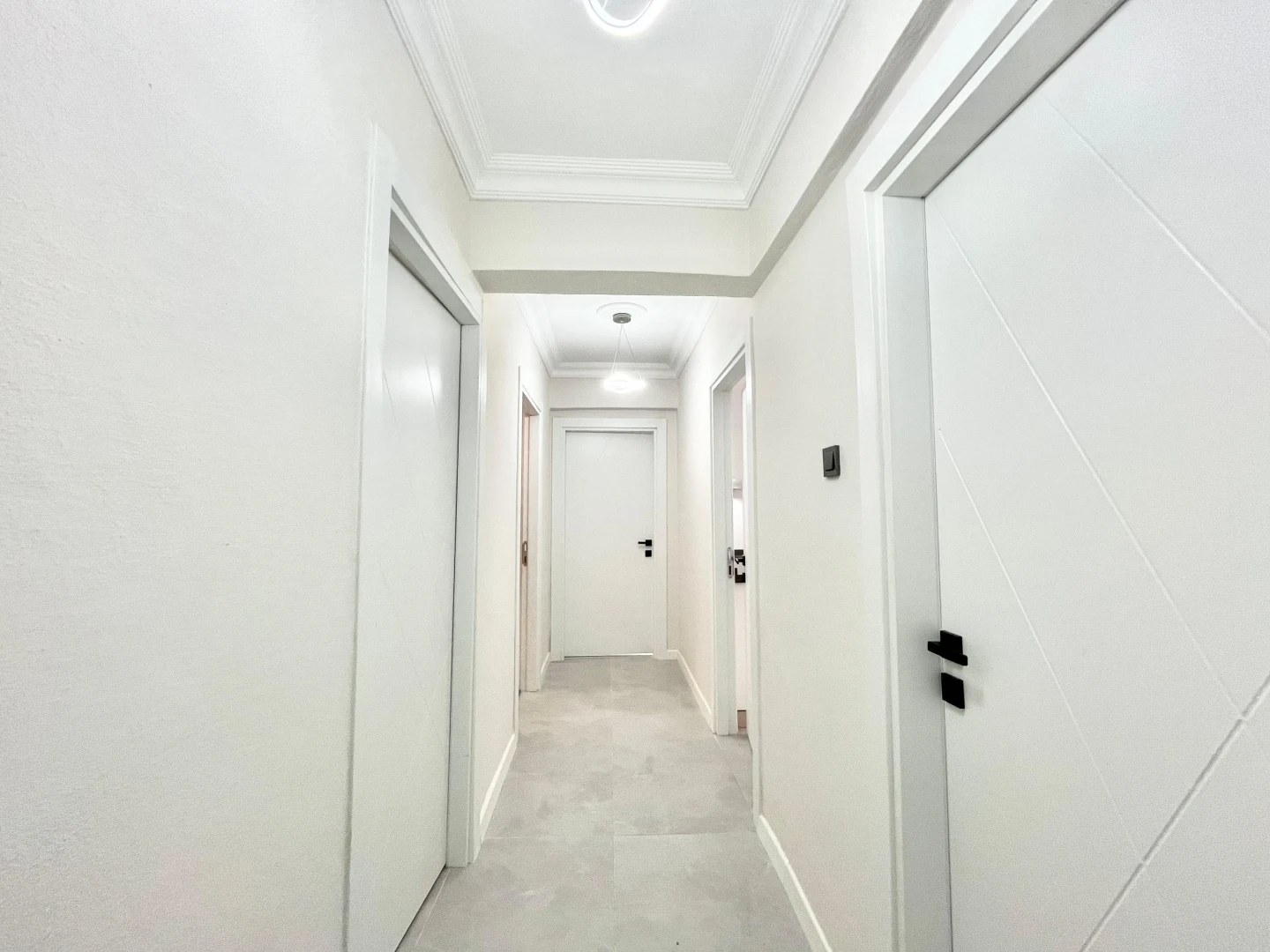 YÜKSELDEN AKÇAY MERKEZDE AYRI MUTFAK ŞIK TASARIM FIRSAT 2+1DAİRE