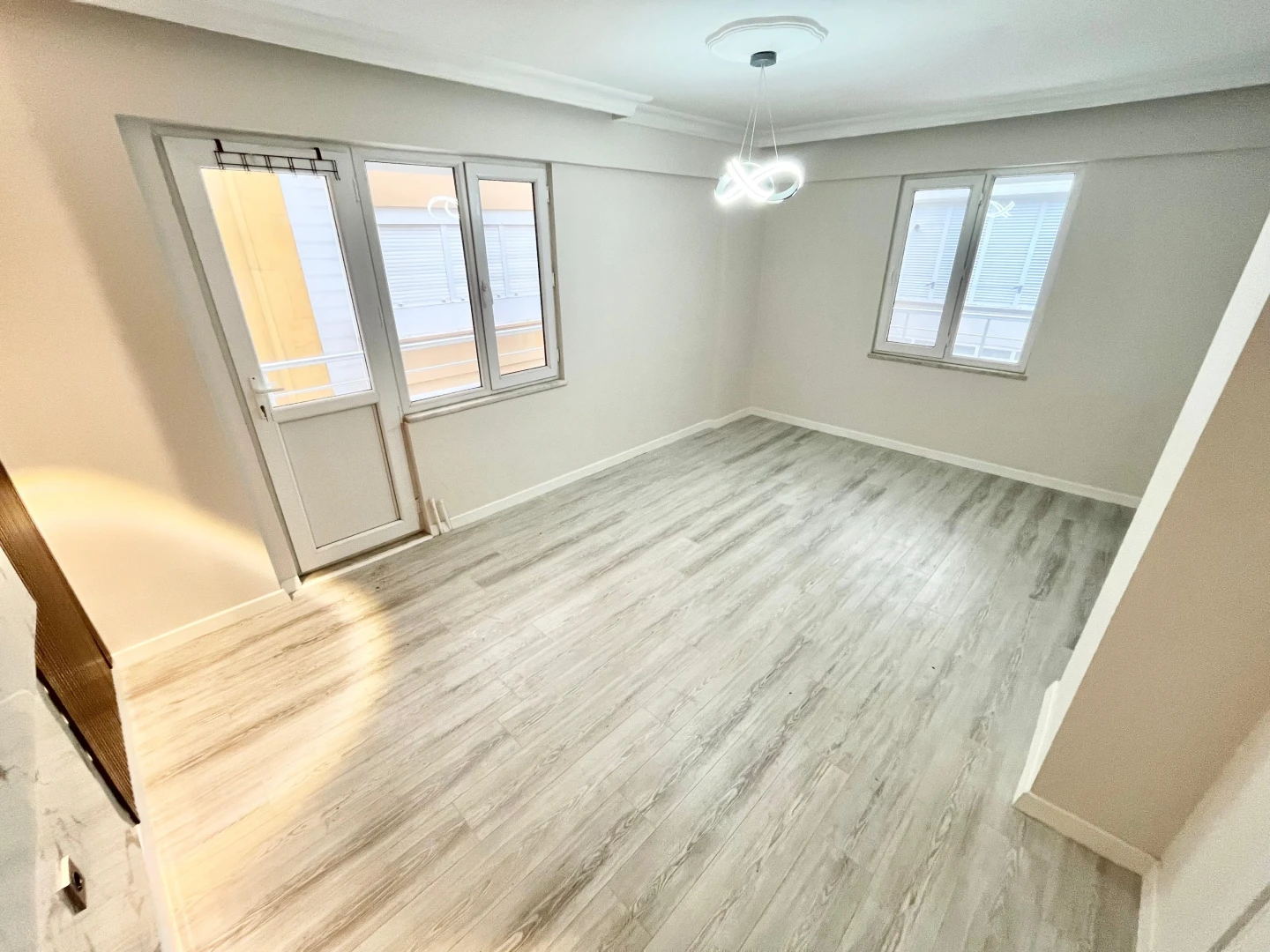 YÜKSELDEN AKÇAY MERKEZDE AYRI MUTFAK ŞIK TASARIM FIRSAT 2+1DAİRE
