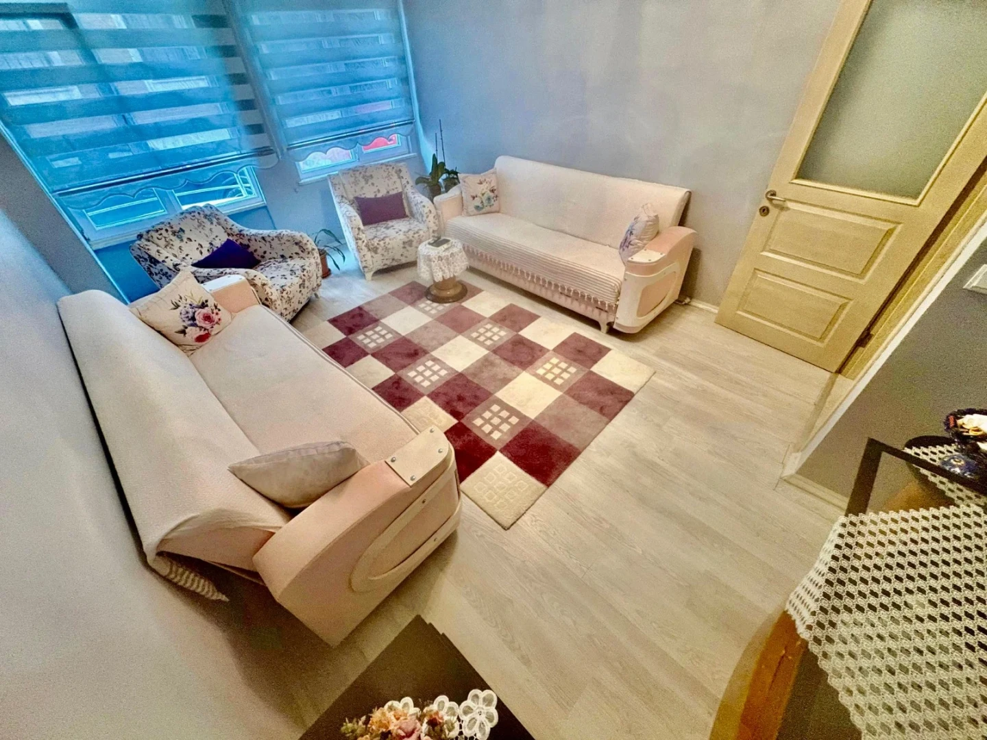 YÜKSEL'DEN AKÇAY'DA ÖN CEPHE BAHÇELİ KAÇMAZ FIRSAT 1+1 DAİRE