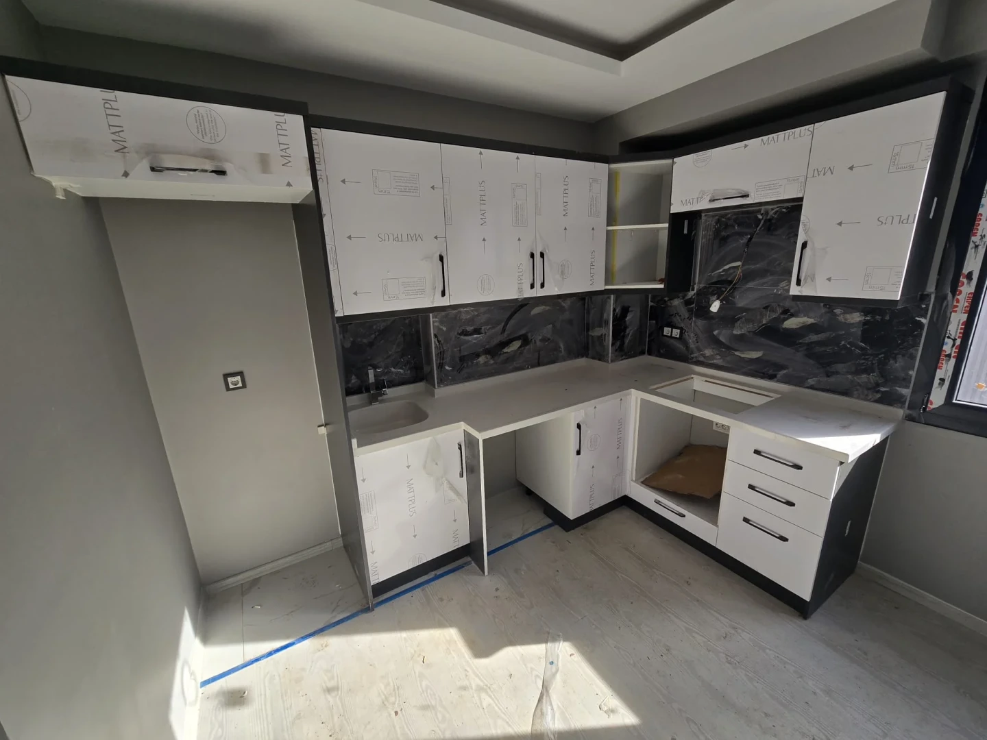 彡YÜKSEL'DEN KADIKÖY'DE YERDEN ISITMA KAPALI OTOPARKLI 1+1 DAİRE彡