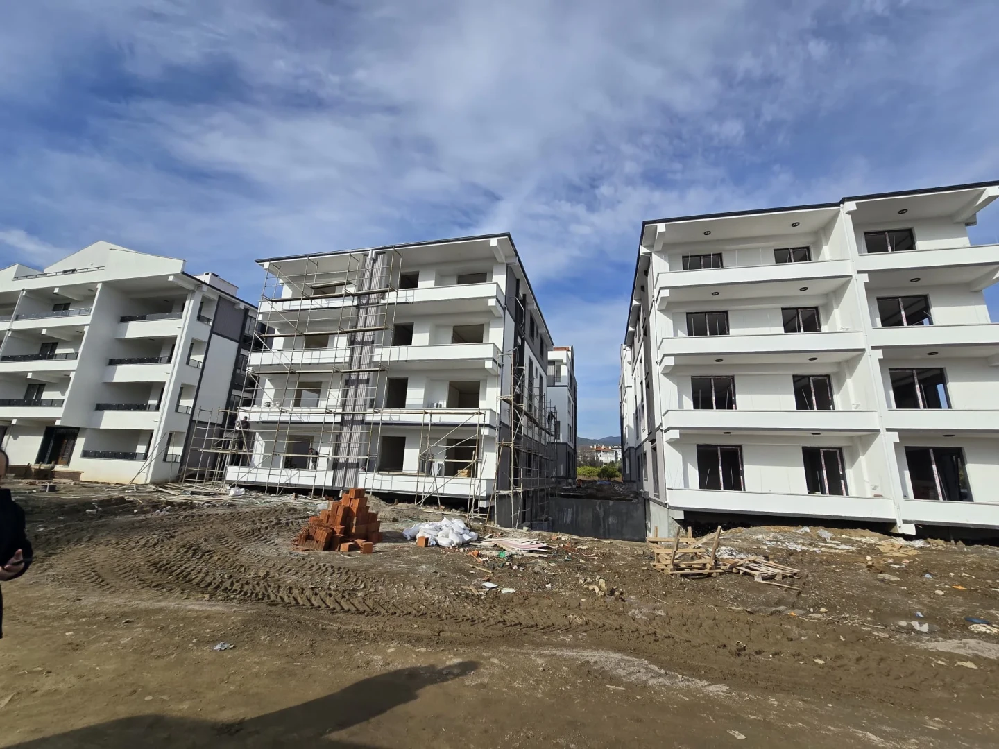彡YÜKSEL'DEN KADIKÖY'DE YERDEN ISITMA KAPALI OTOPARKLI 1+1 DAİRE彡