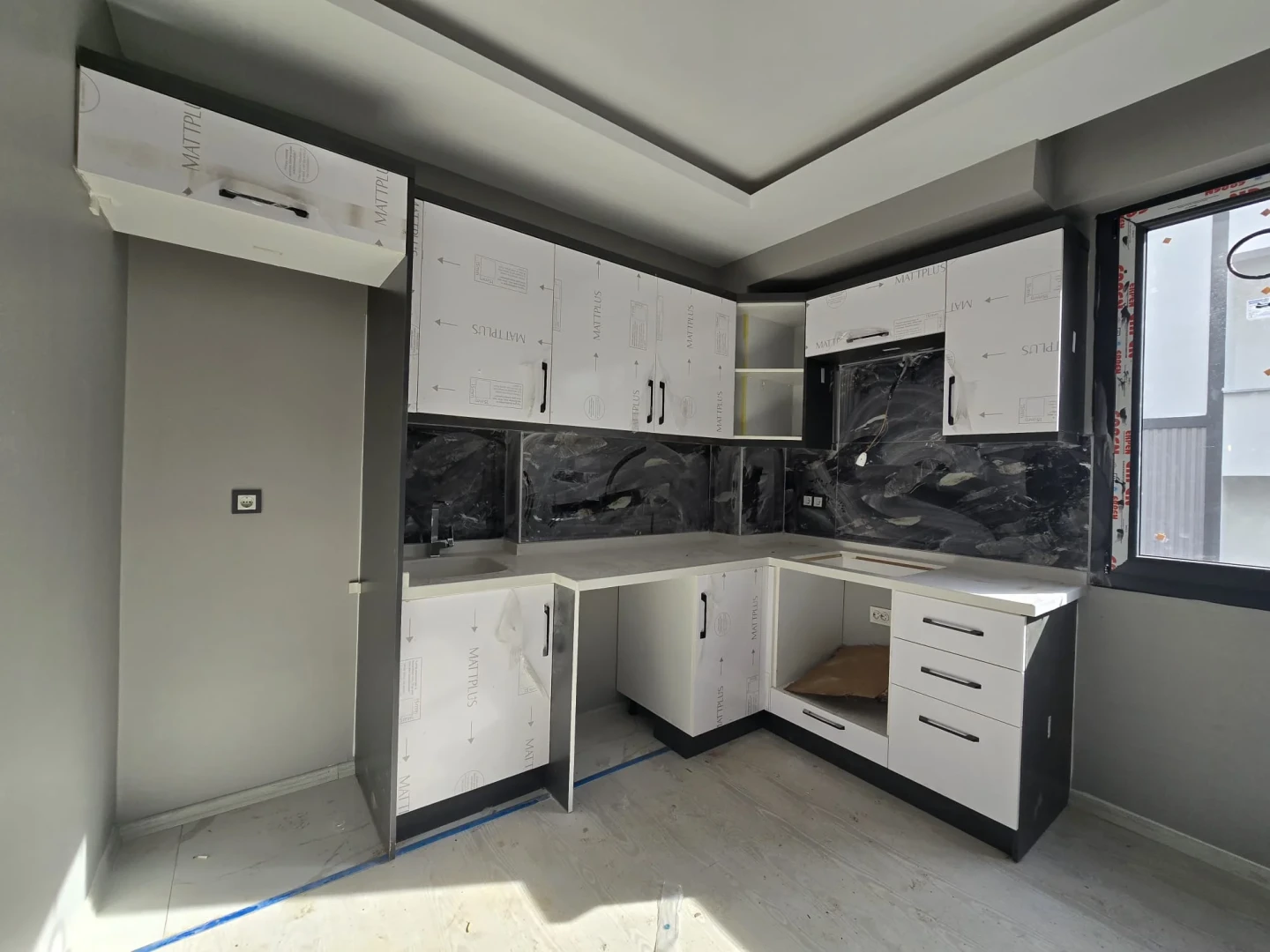彡YÜKSEL'DEN KADIKÖY'DE YERDEN ISITMA KAPALI OTOPARKLI 1+1 DAİRE彡