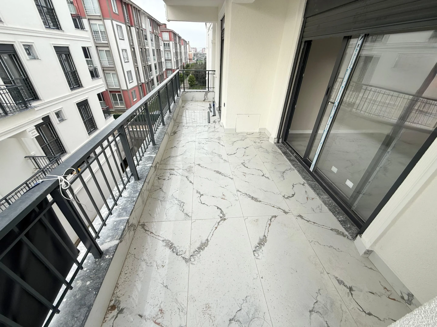 彡YÜKSEL'DEN EDREMİT'TE K.OTOPARK D.GAZLI PANJURLU SIFIR 3+1彡