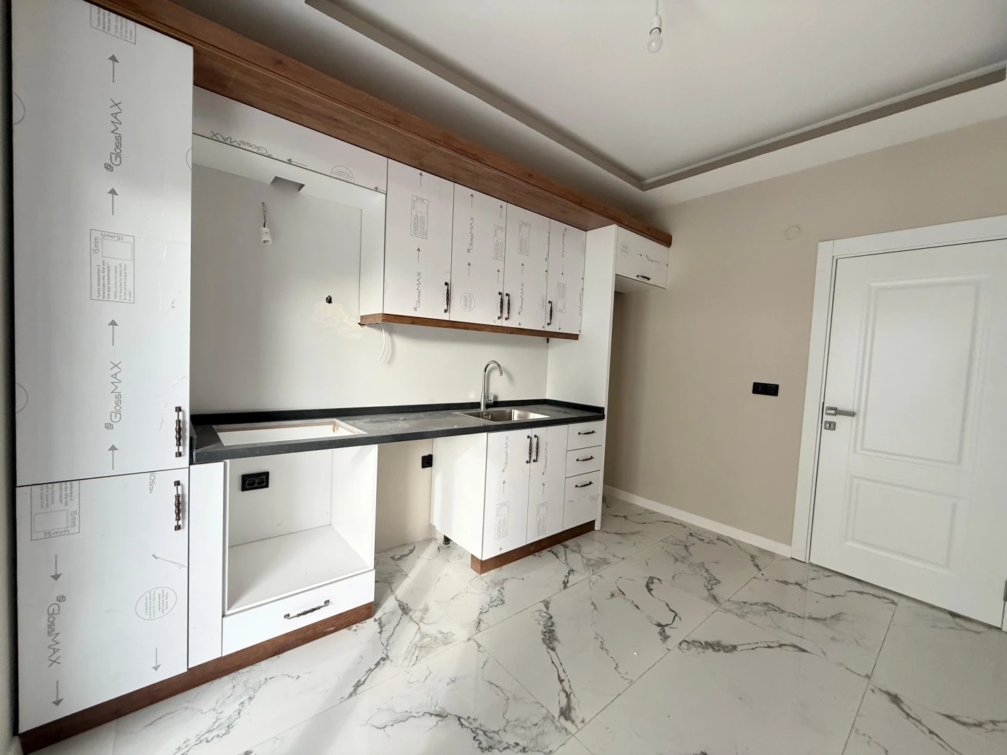 彡YÜKSEL'DEN EDREMİT'TE K.OTOPARK D.GAZLI PANJURLU SIFIR 3+1彡