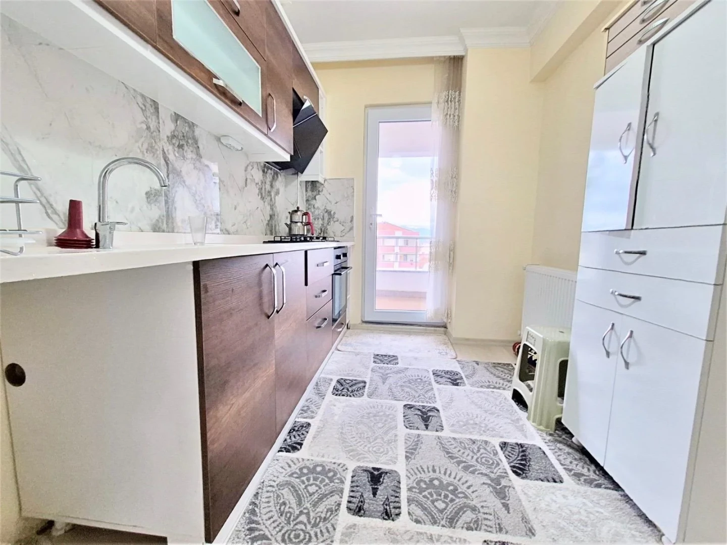 彡YÜKSELDEN EDREMİTTE HARİKA LOKASYONDA 2+1 KAPALI MUTFAK DAİRE彡