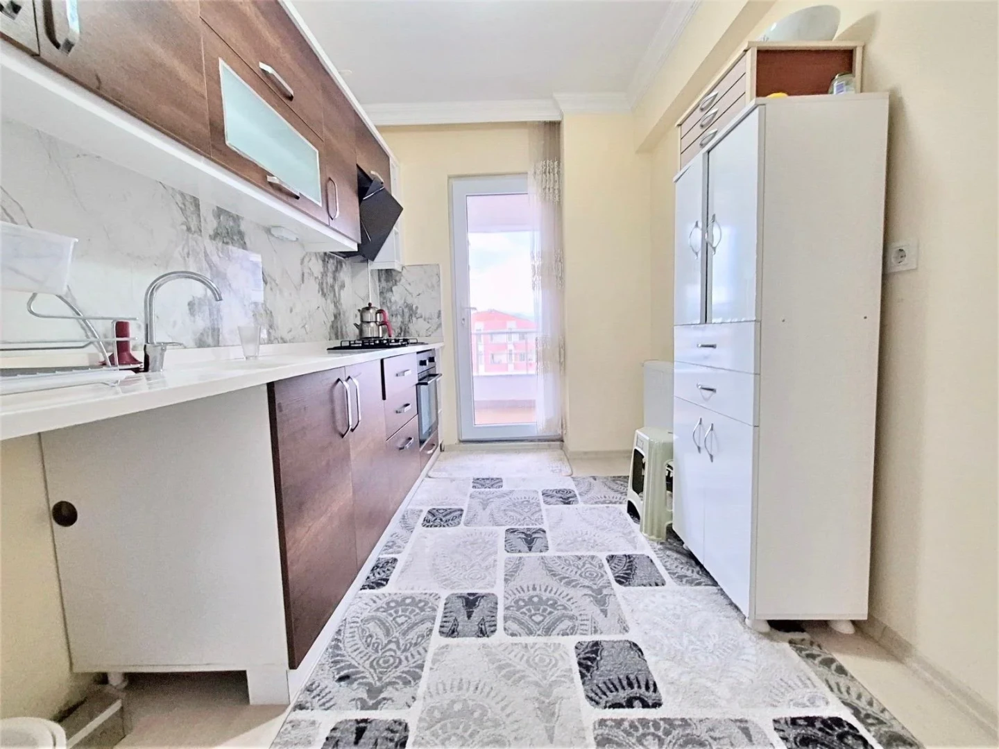 彡YÜKSELDEN EDREMİTTE HARİKA LOKASYONDA 2+1 KAPALI MUTFAK DAİRE彡