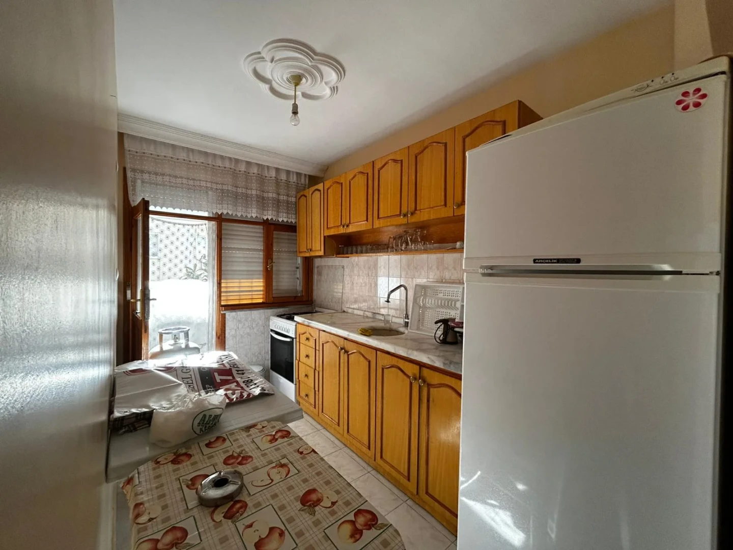 YÜKSELDEN ALTINOLUK MERKEZDE ÖNCEPHE ARAKAT AYRI MUTFAK 2+1DAİRE