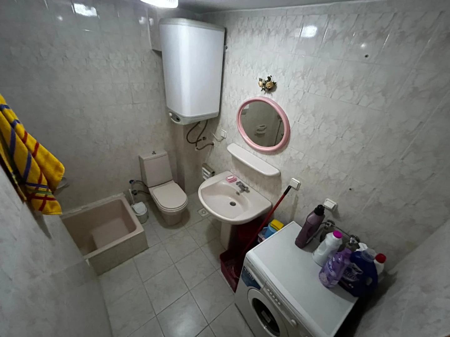YÜKSELDEN ALTINOLUK MERKEZDE ÖNCEPHE ARAKAT AYRI MUTFAK 2+1DAİRE