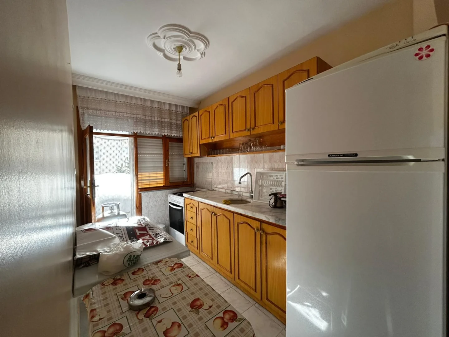 YÜKSELDEN ALTINOLUK MERKEZDE ÖNCEPHE ARAKAT AYRI MUTFAK 2+1DAİRE