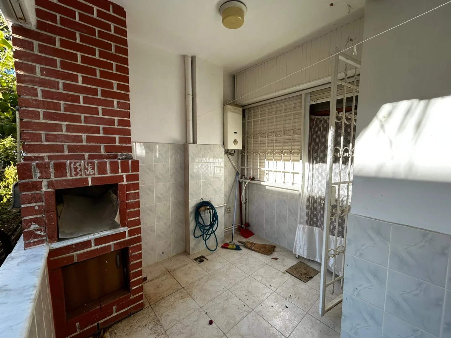 YÜKSELDEN ALTINOLUK MERKEZDE ÖNCEPHE ARAKAT AYRI MUTFAK 2+1DAİRE