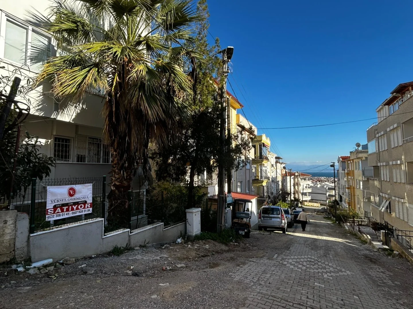 YÜKSELDEN ALTINOLUK MERKEZDE ÖNCEPHE ARAKAT AYRI MUTFAK 2+1DAİRE