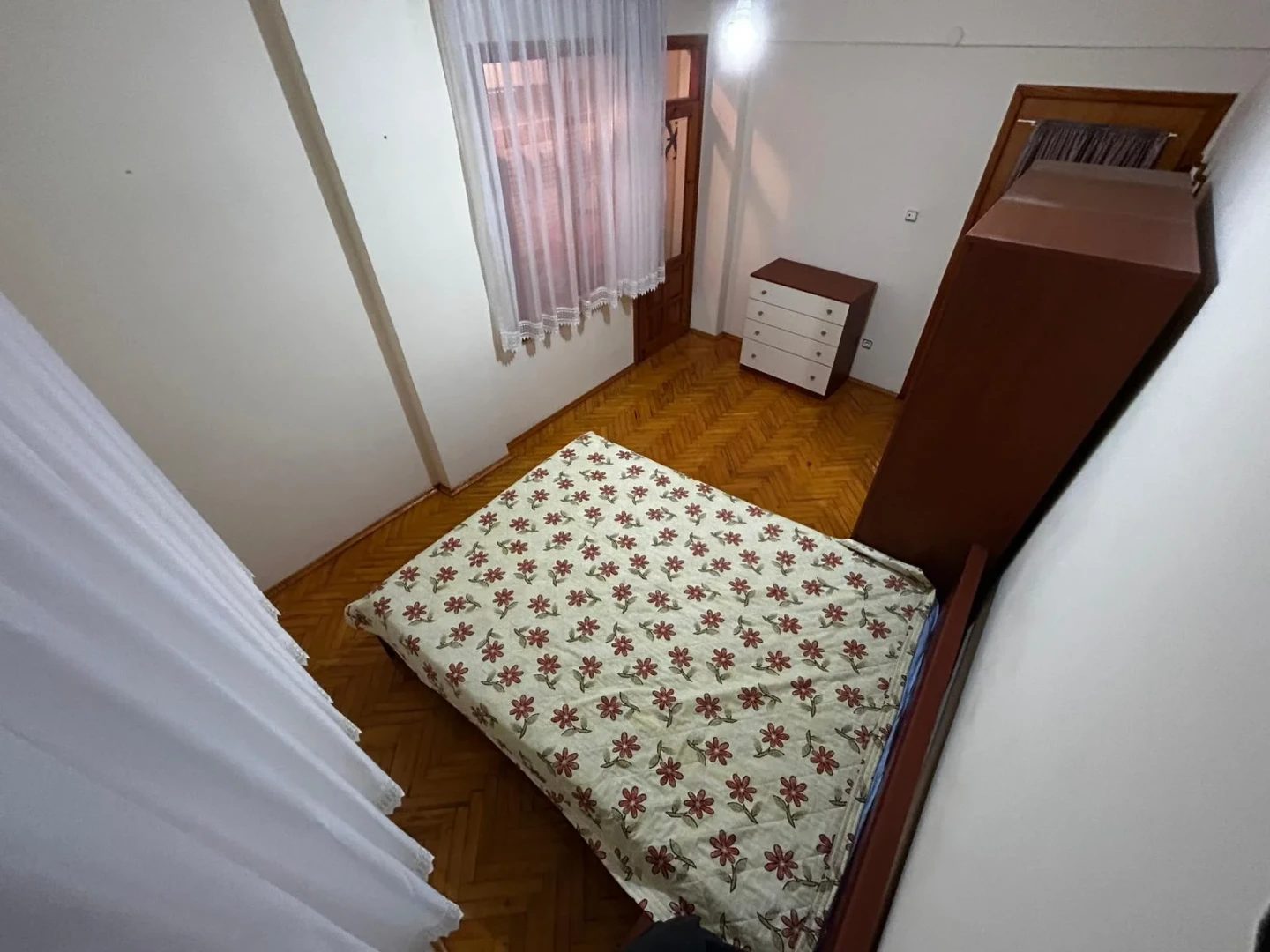 YÜKSELDEN ALTINOLUK MERKEZDE ÖNCEPHE ARAKAT AYRI MUTFAK 2+1DAİRE