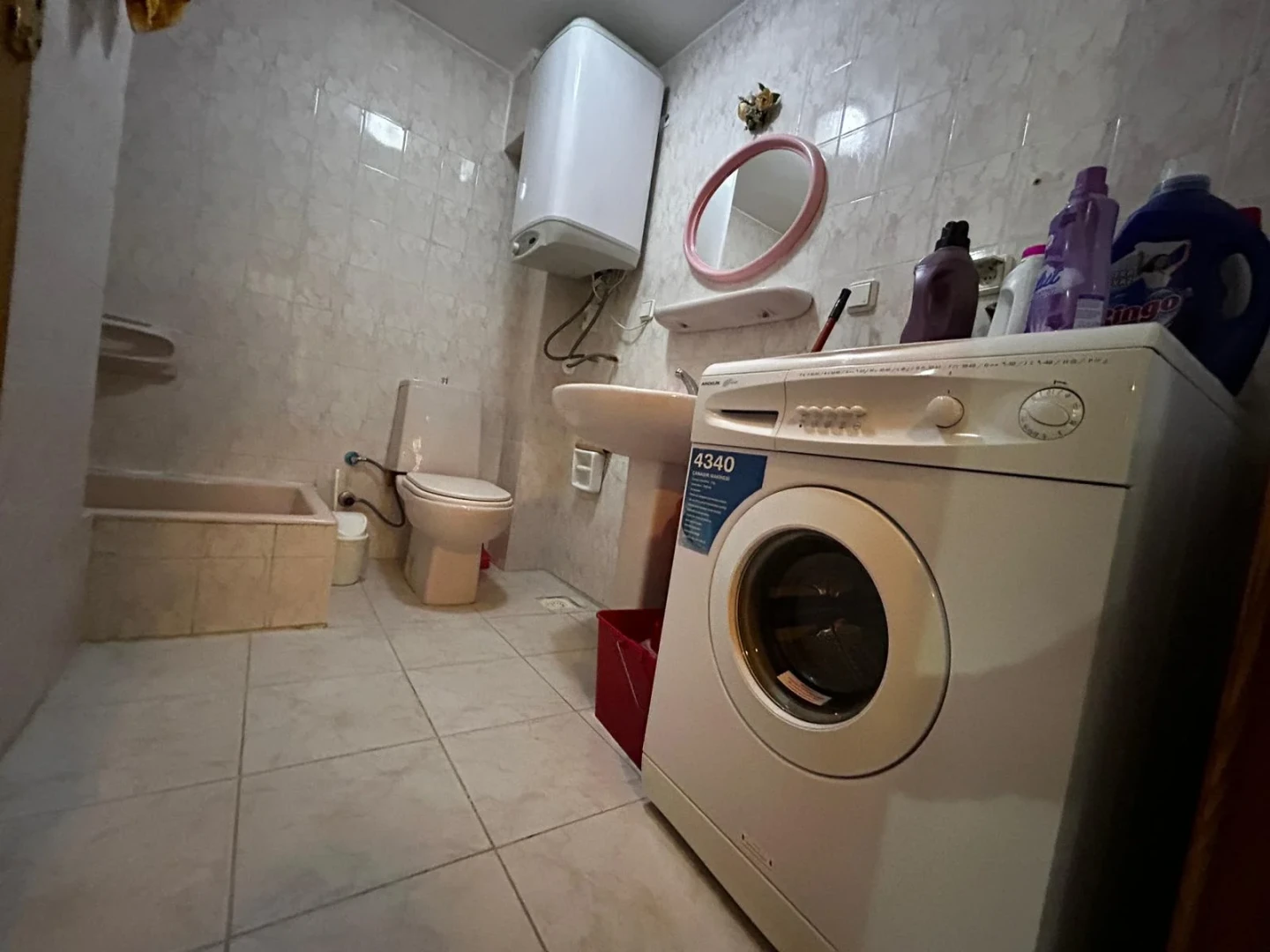 YÜKSELDEN ALTINOLUK MERKEZDE ÖNCEPHE ARAKAT AYRI MUTFAK 2+1DAİRE