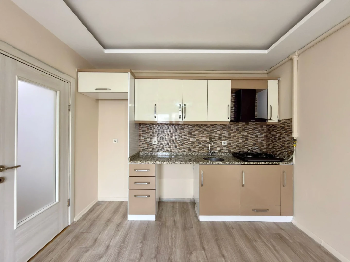 YÜKSELDEN ALTINKUMDA ÖN CEPHE DOĞALGAZLI SATILIK 1+1 FERAH DAİRE