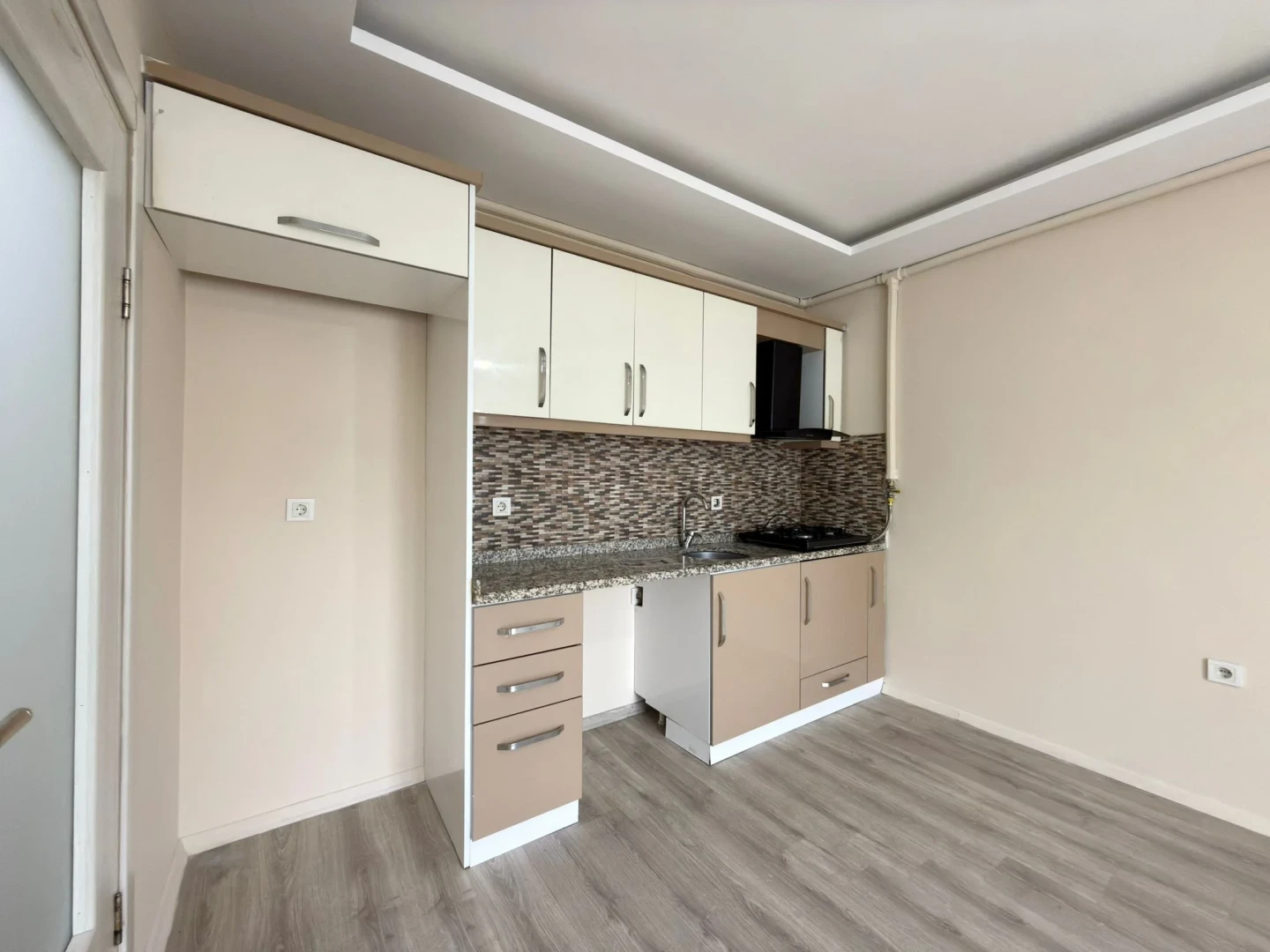 YÜKSELDEN ALTINKUMDA ÖN CEPHE DOĞALGAZLI SATILIK 1+1 FERAH DAİRE