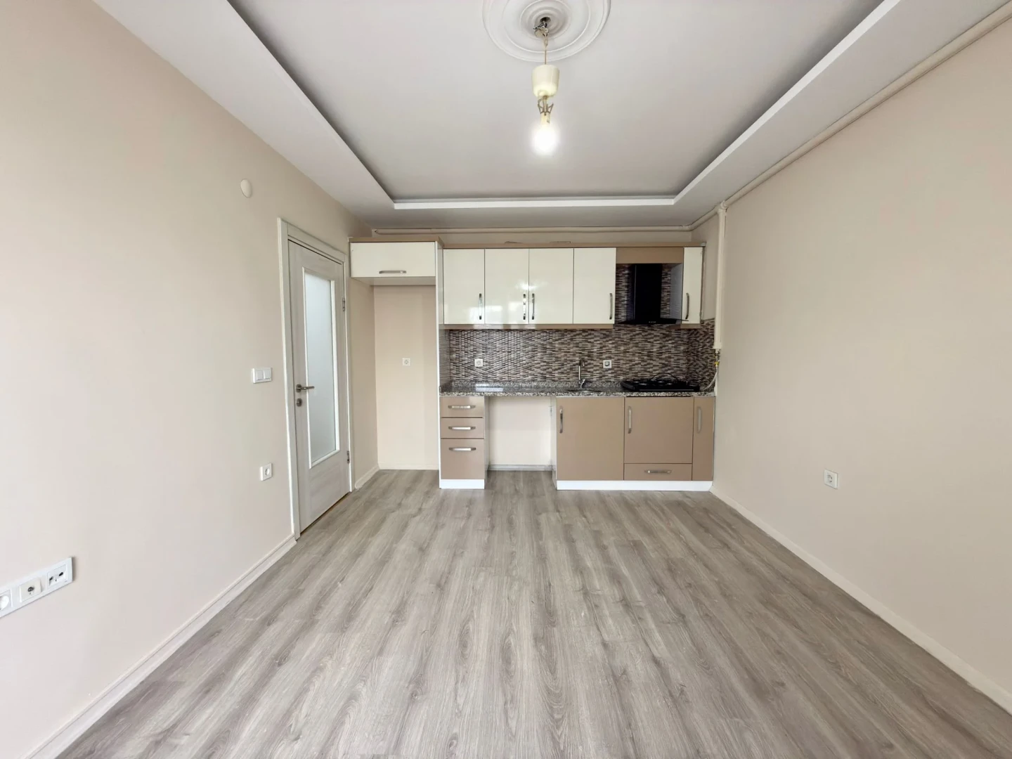 YÜKSELDEN ALTINKUMDA ÖN CEPHE DOĞALGAZLI SATILIK 1+1 FERAH DAİRE