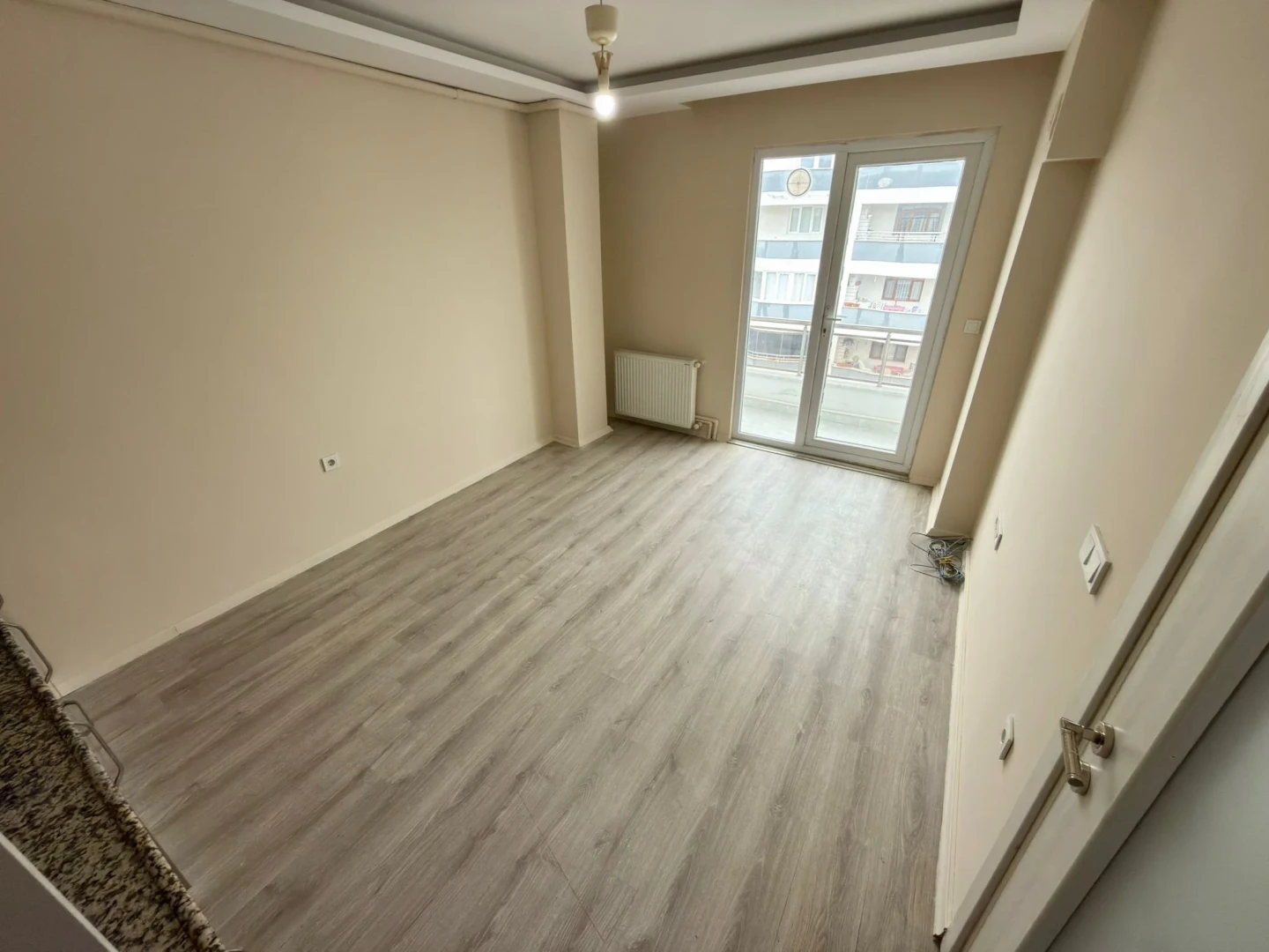 YÜKSELDEN ALTINKUMDA ÖN CEPHE DOĞALGAZLI SATILIK 1+1 FERAH DAİRE