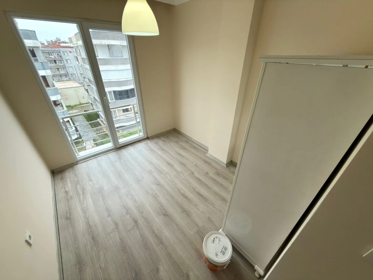 YÜKSELDEN ALTINKUMDA ÖN CEPHE DOĞALGAZLI SATILIK 1+1 FERAH DAİRE