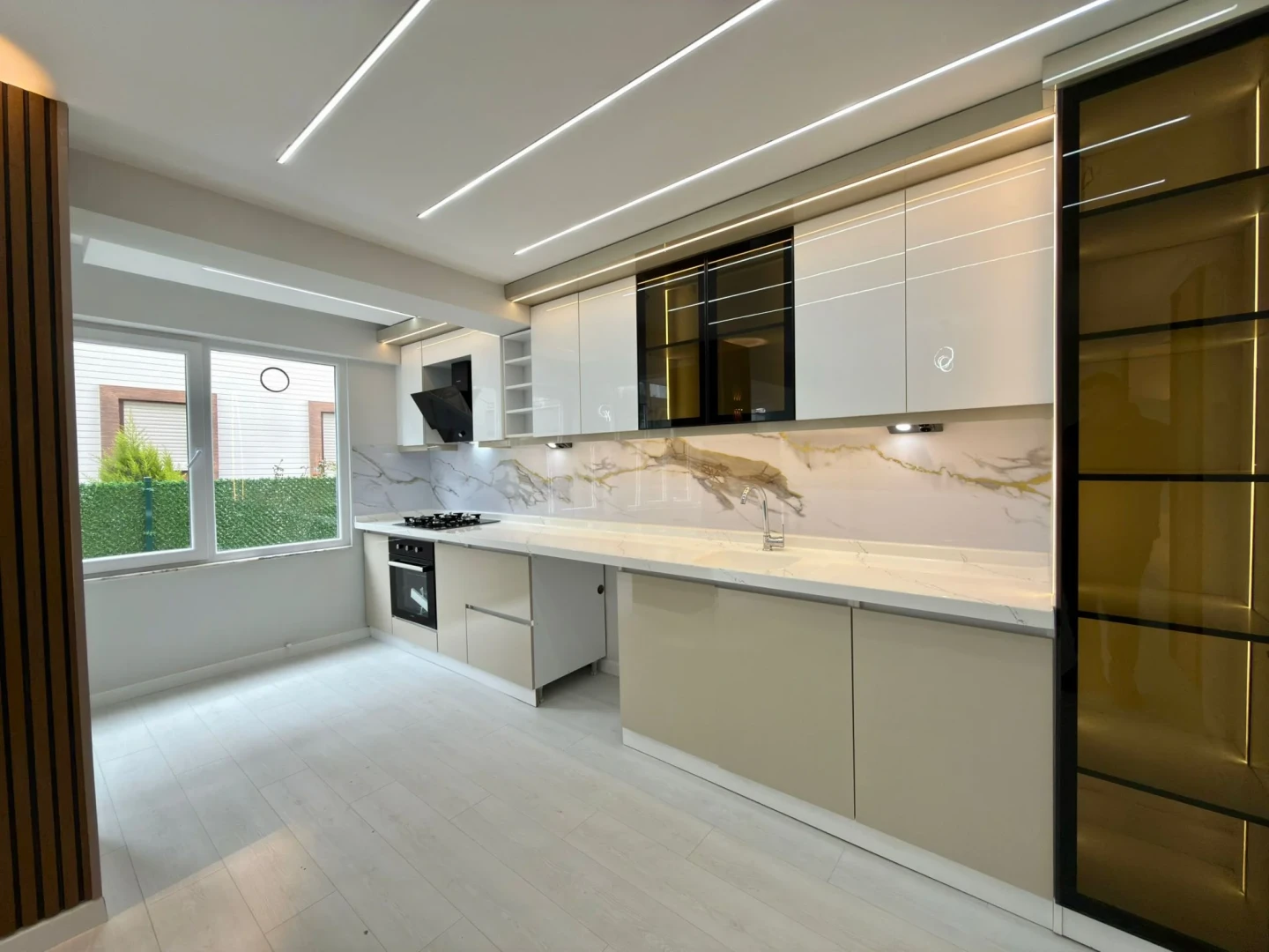 YÜKSELDEN ALTINKUM MERKEZDE LÜKS TASARIM SATILIK 2+1 GENİŞ DAİRE