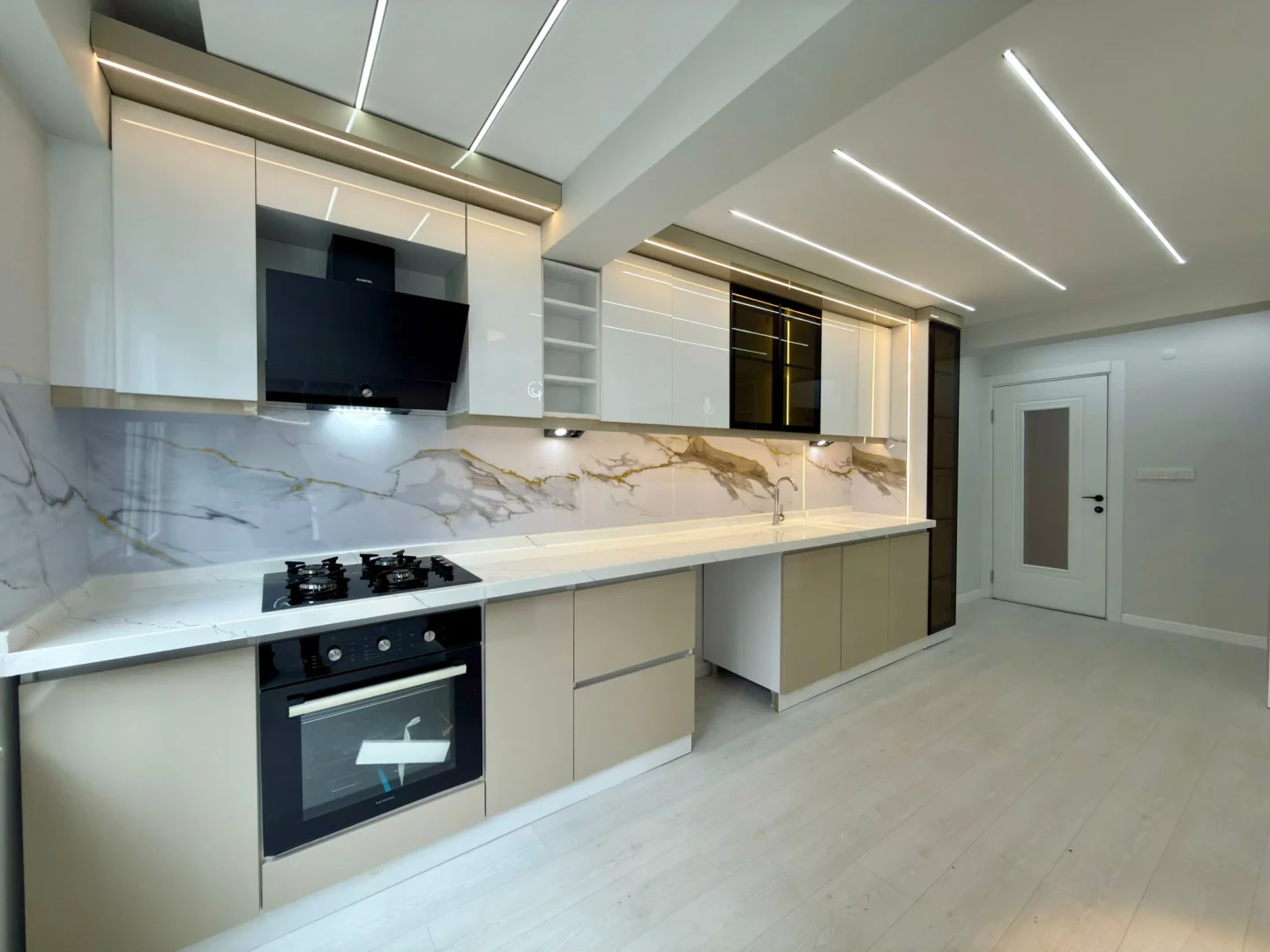 YÜKSELDEN ALTINKUM MERKEZDE LÜKS TASARIM SATILIK 2+1 GENİŞ DAİRE