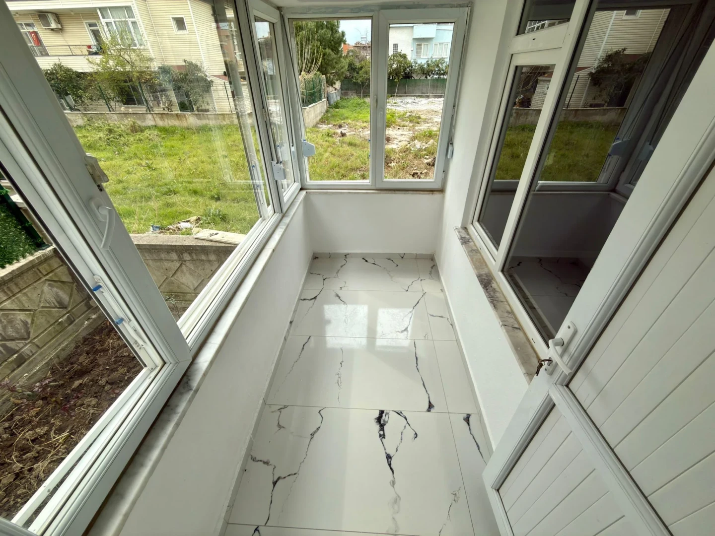 YÜKSELDEN ALTINKUM MERKEZDE LÜKS TASARIM SATILIK 2+1 GENİŞ DAİRE