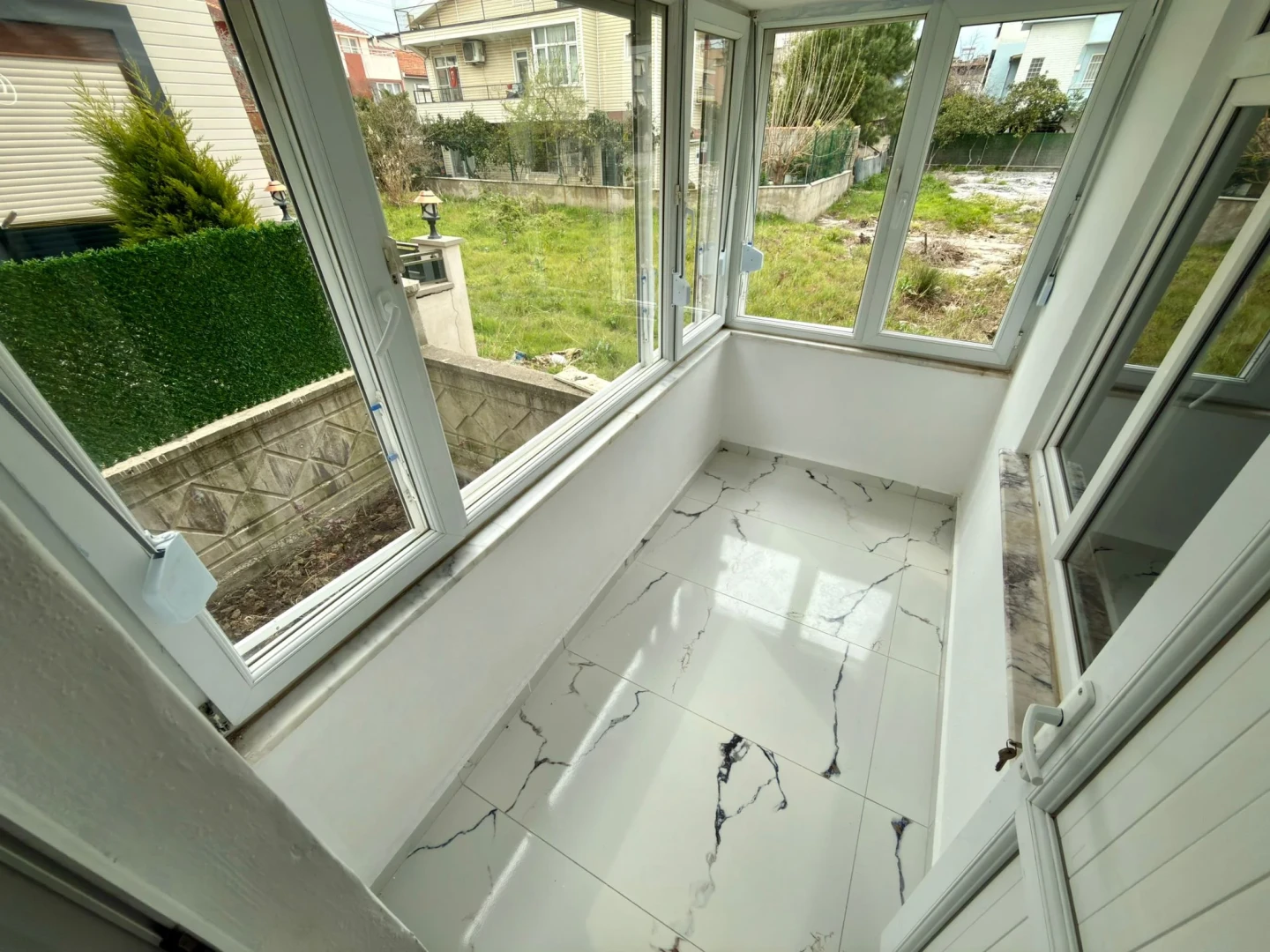 YÜKSELDEN ALTINKUM MERKEZDE LÜKS TASARIM SATILIK 2+1 GENİŞ DAİRE