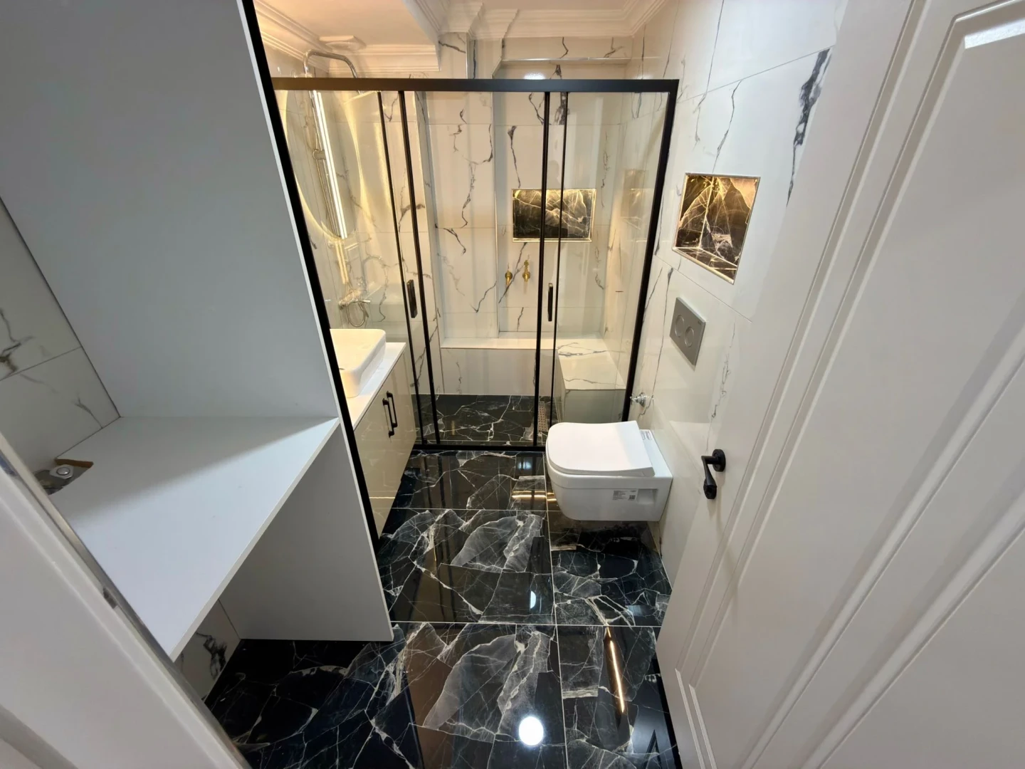 YÜKSELDEN ALTINKUM MERKEZDE LÜKS TASARIM SATILIK 2+1 GENİŞ DAİRE
