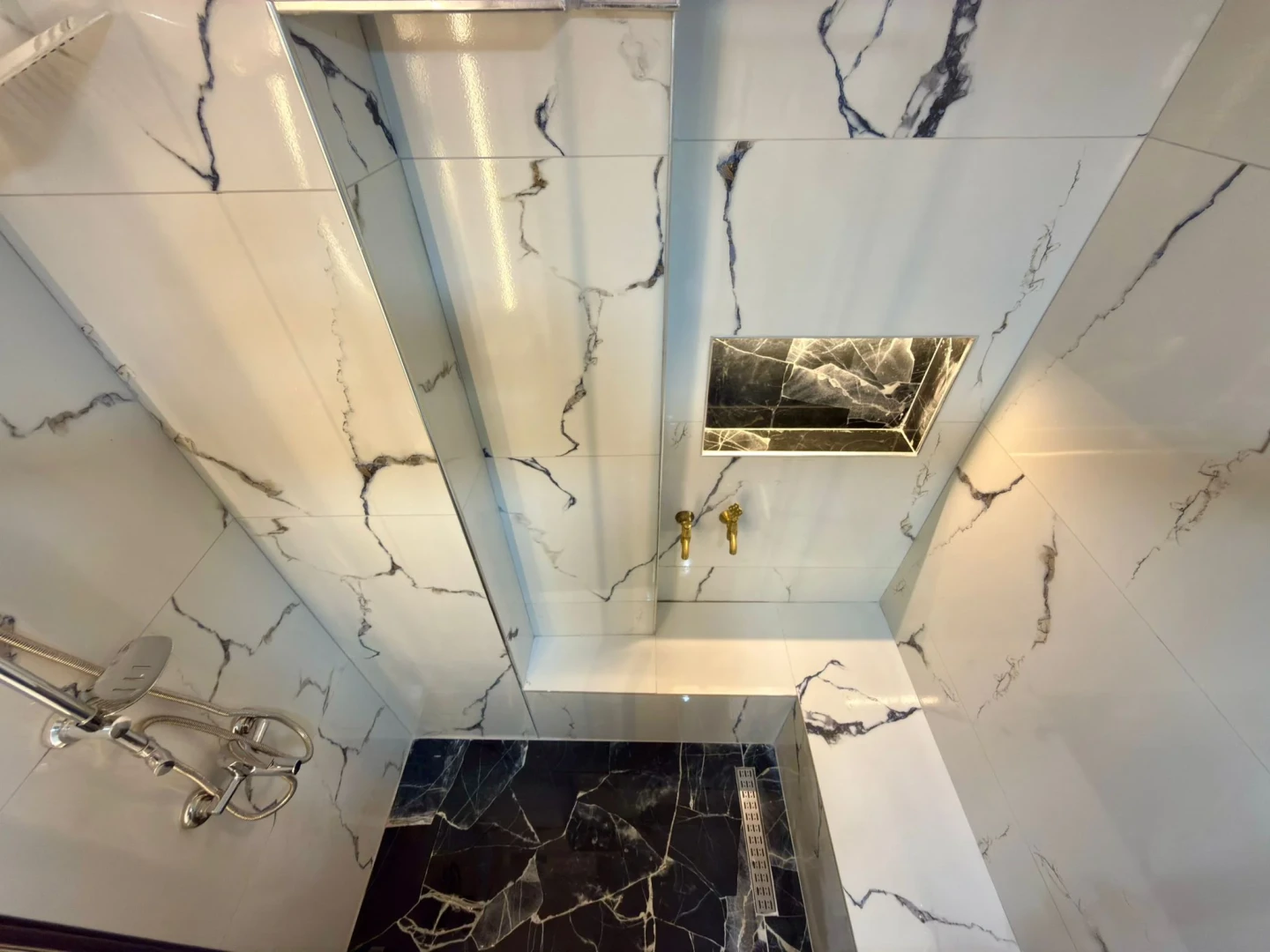 YÜKSELDEN ALTINKUM MERKEZDE LÜKS TASARIM SATILIK 2+1 GENİŞ DAİRE