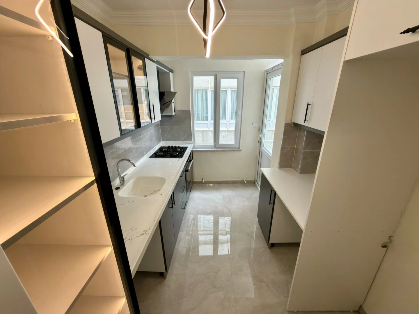 YÜKSELDEN AKÇAY MERKEZDE SATILIK ARAKAT LÜKS TASARIM 2+1 DAİRE