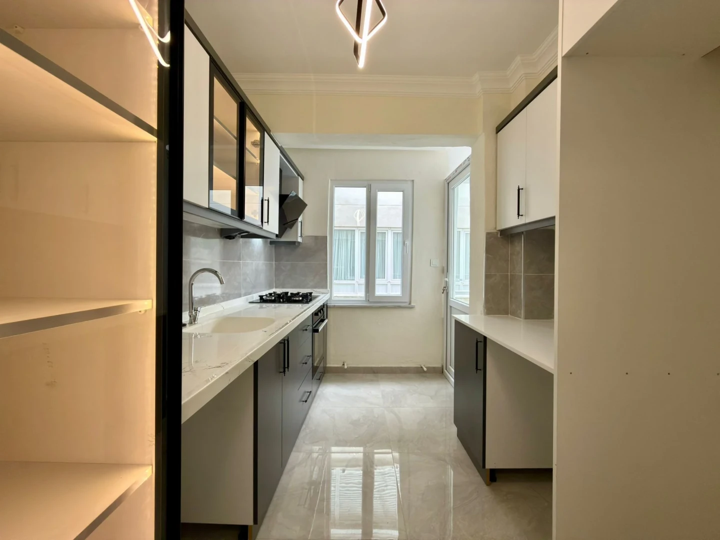 YÜKSELDEN AKÇAY MERKEZDE SATILIK ARAKAT LÜKS TASARIM 2+1 DAİRE