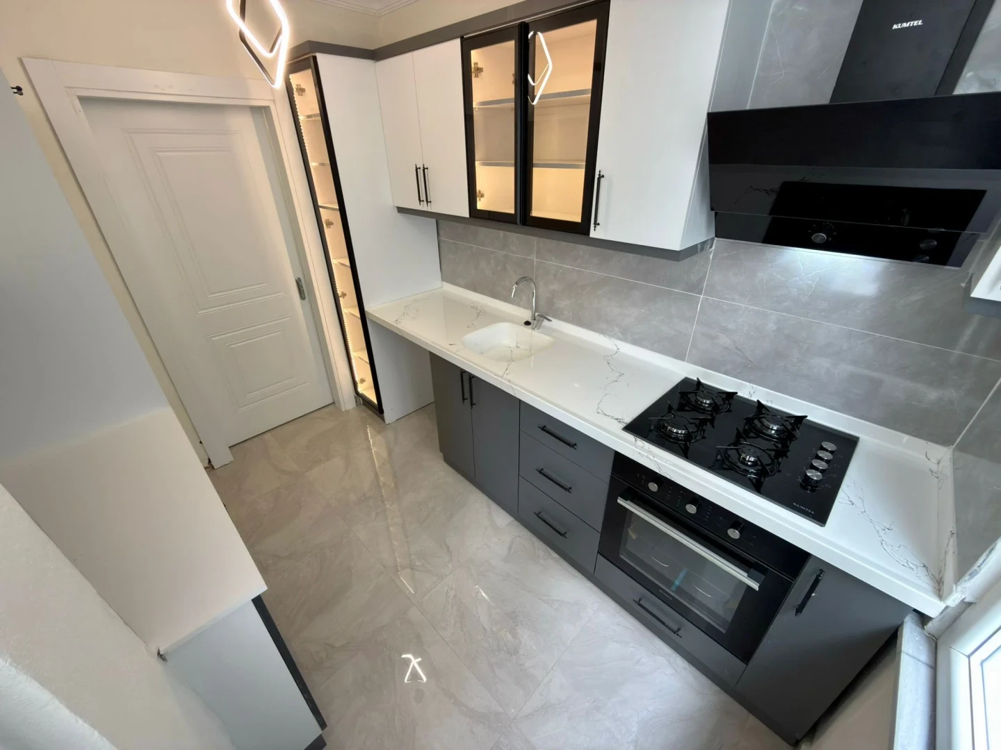 YÜKSELDEN AKÇAY MERKEZDE SATILIK ARAKAT LÜKS TASARIM 2+1 DAİRE